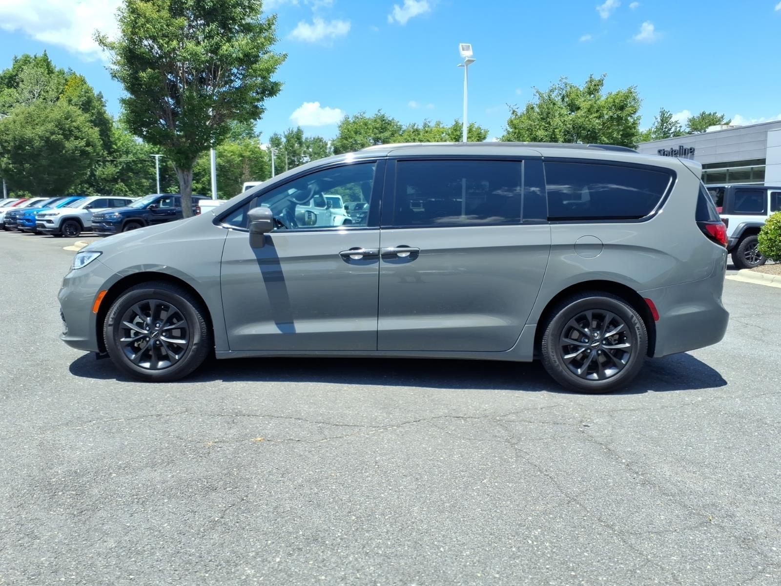 View vehicle photo 3