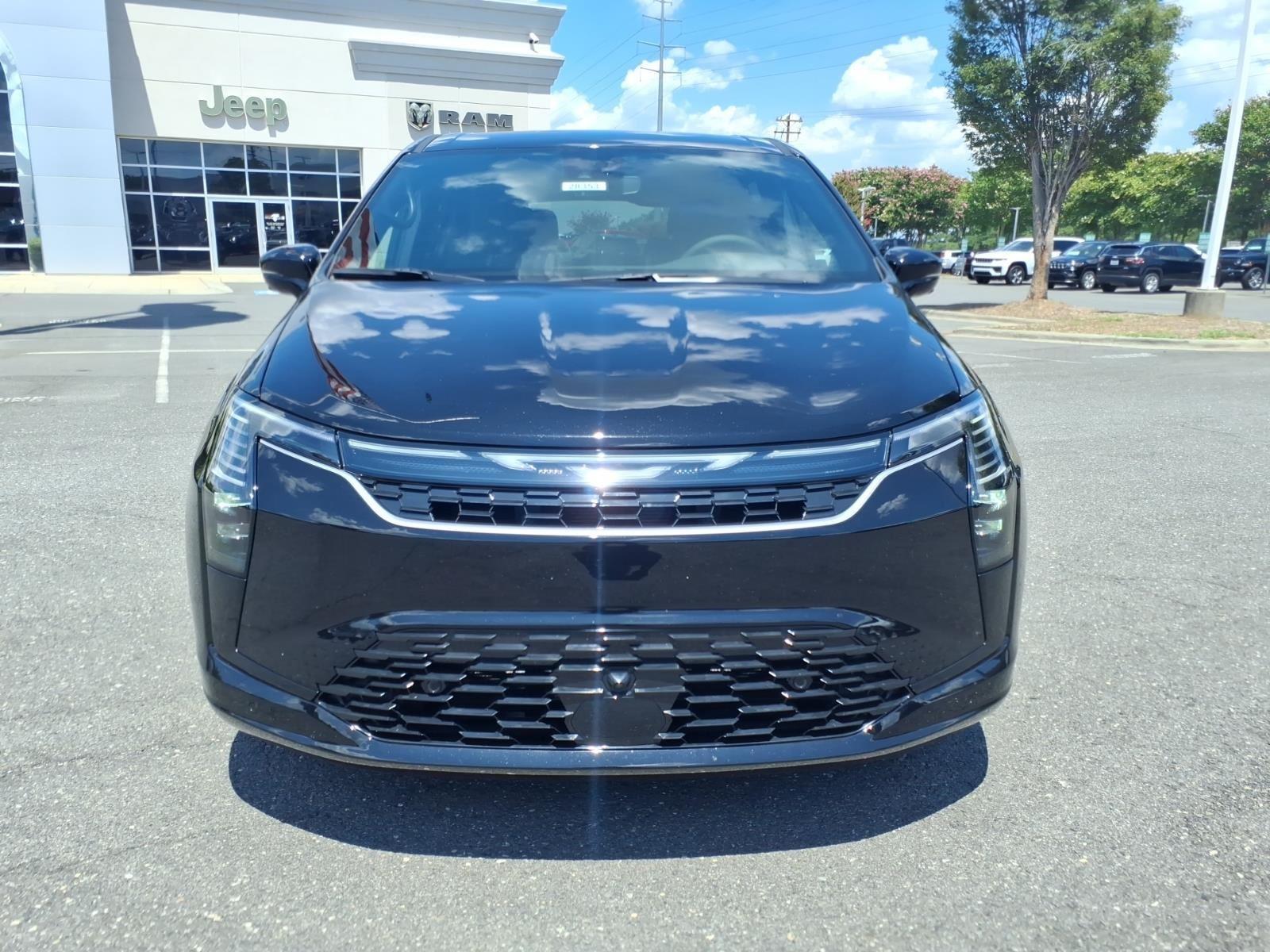 New 2027 Diamond Black Crystal Pearlcoat Chrysler Select image 12