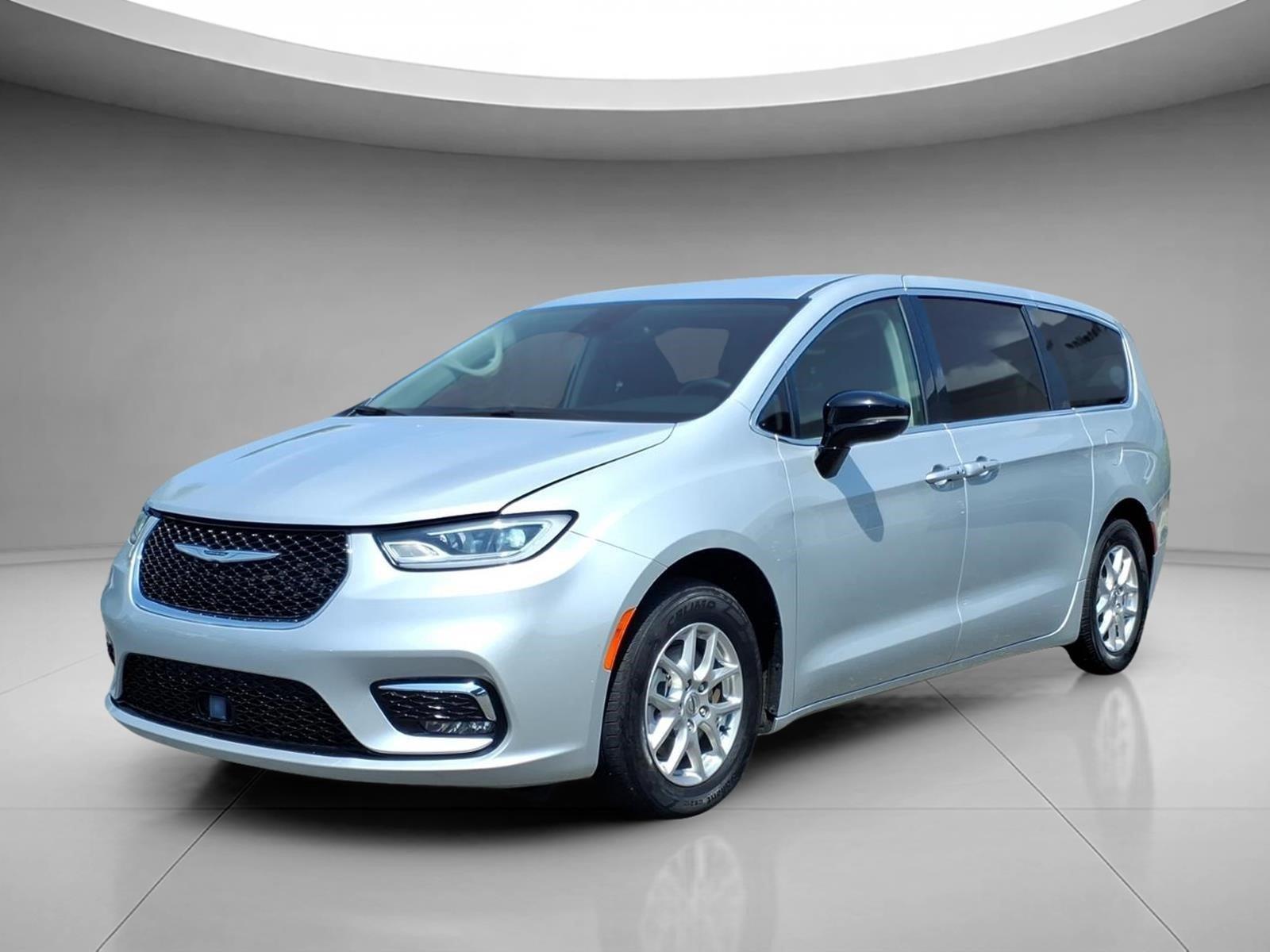 Silver Mist Clearcoat 2024 Chrysler Pacifica Minivan Front-Wheel Drive 9-Speed Automatic