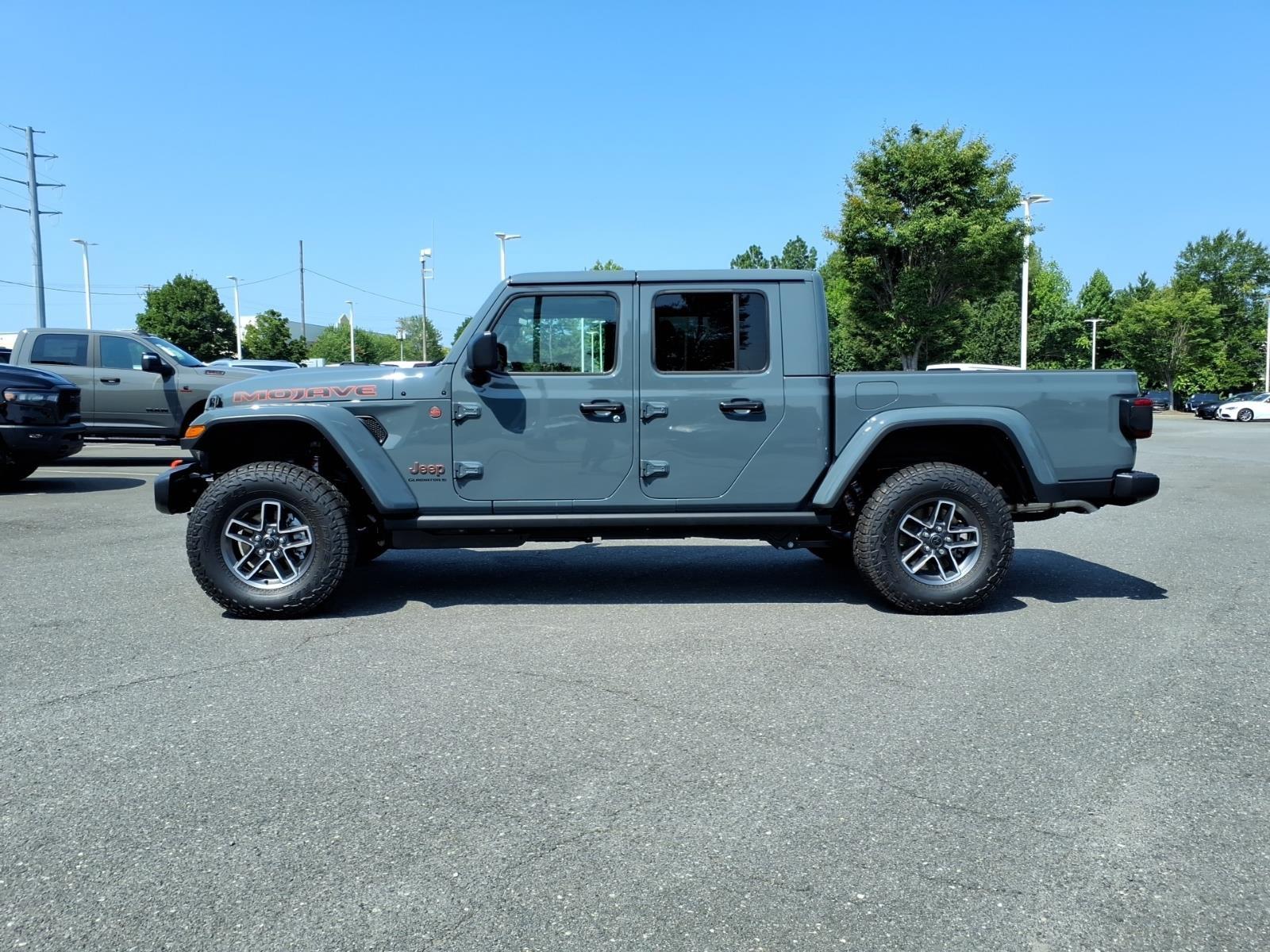 New 2026 Anvil Clearcoat Jeep Mojave image 3