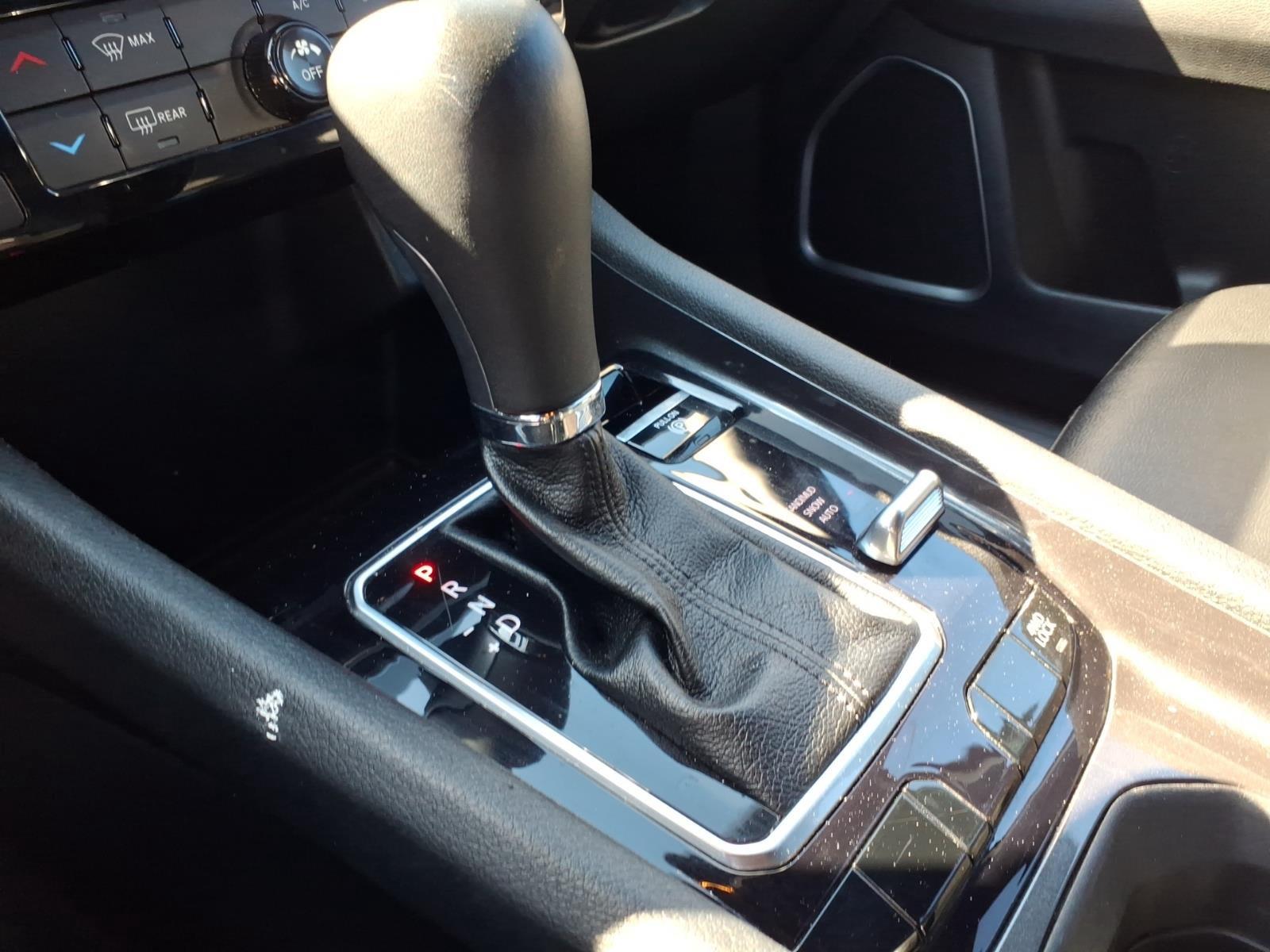 Used 2024 Bright White Clearcoat Jeep Latitude image 6