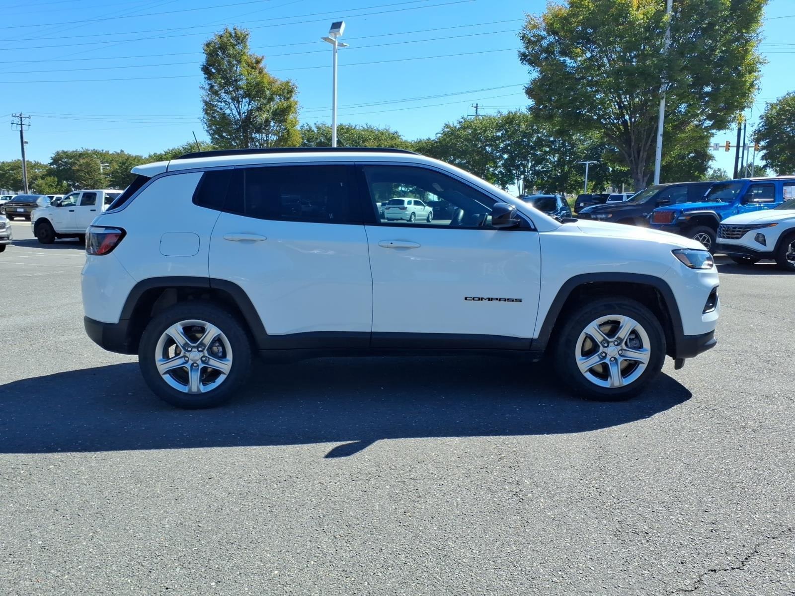 Used 2024 Bright White Clearcoat Jeep Latitude image 9