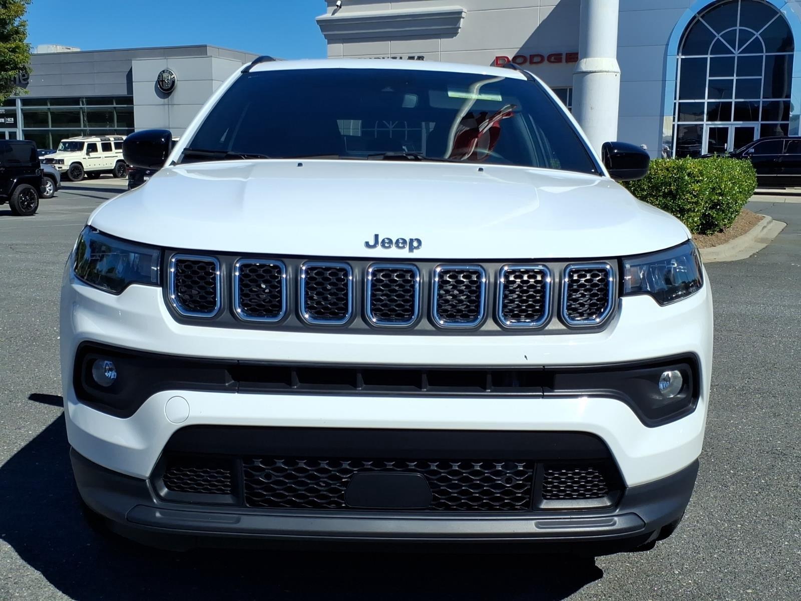 Used 2024 Bright White Clearcoat Jeep Latitude image 12
