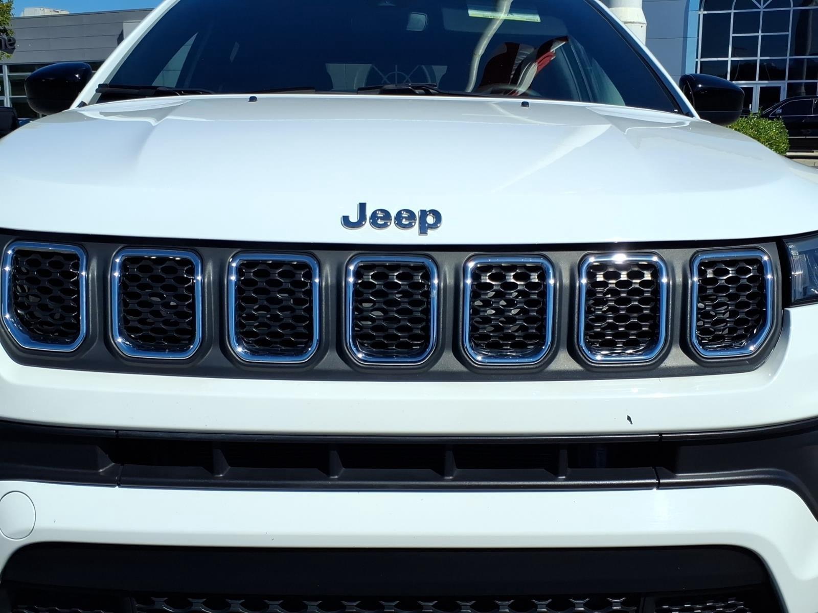 Used 2024 Bright White Clearcoat Jeep Latitude image 13
