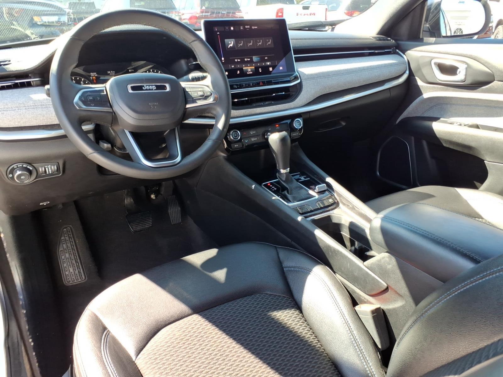 Used 2024 Bright White Clearcoat Jeep Latitude image 19