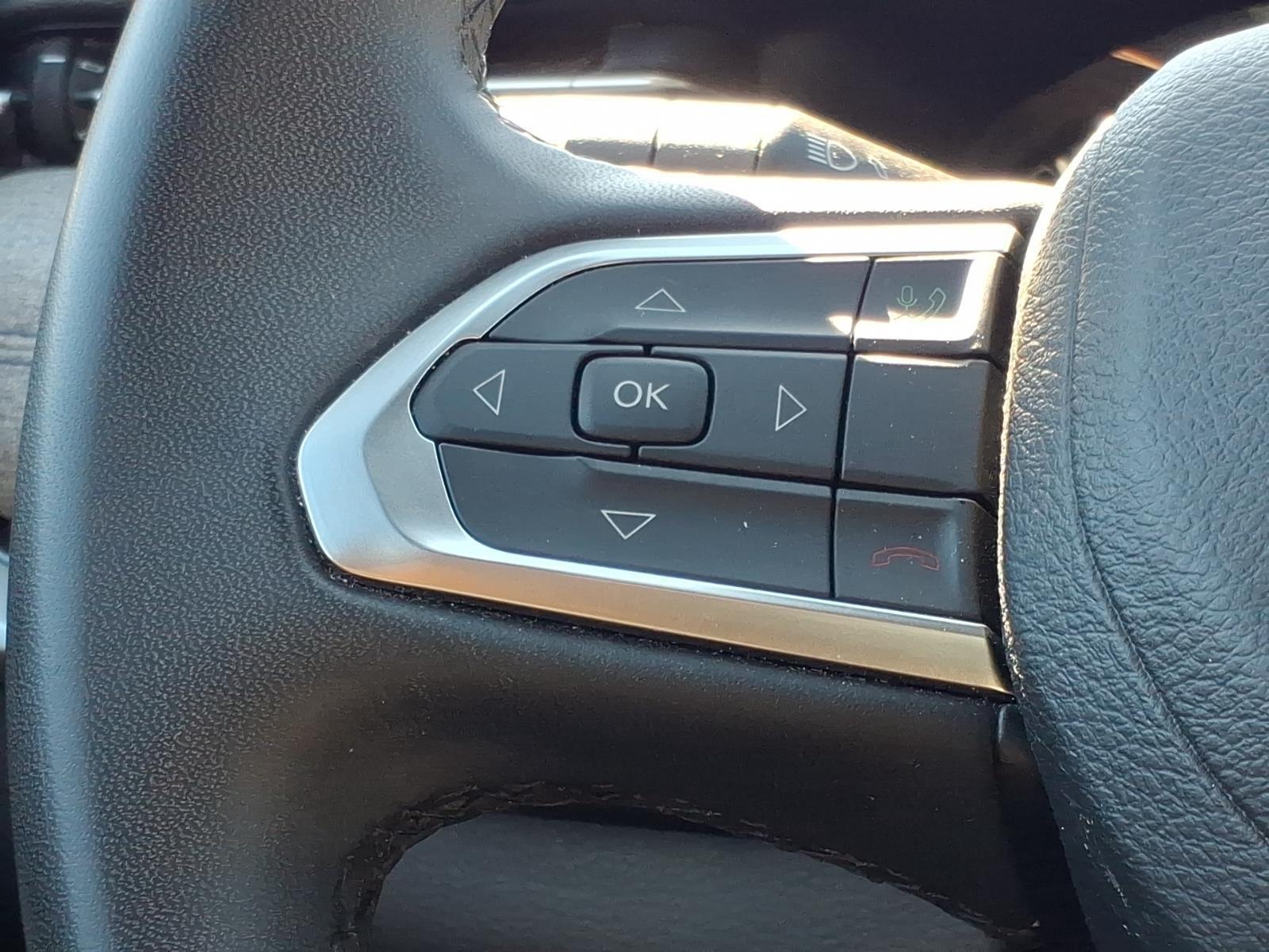 Used 2024 Bright White Clearcoat Jeep Latitude image 25