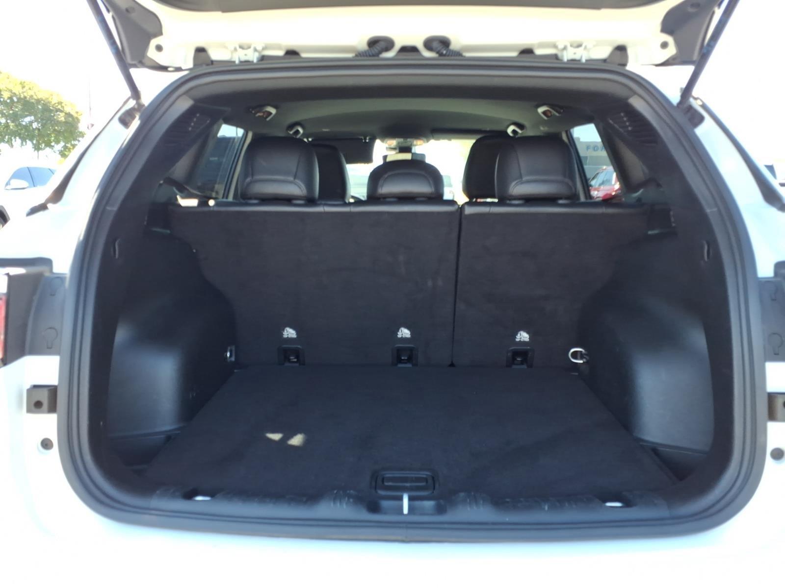 Used 2024 Bright White Clearcoat Jeep Latitude image 30