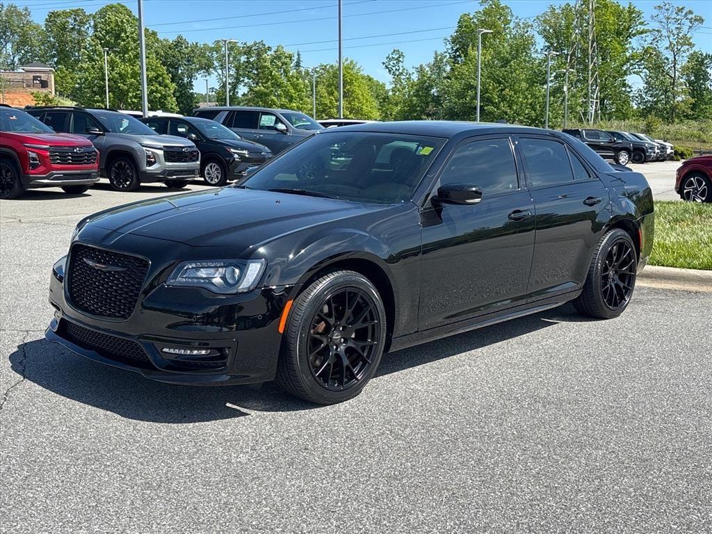 Gloss Black 2021 Chrysler 300 S V8 RWD Sedan Rear-Wheel Drive 8-Speed Automatic
