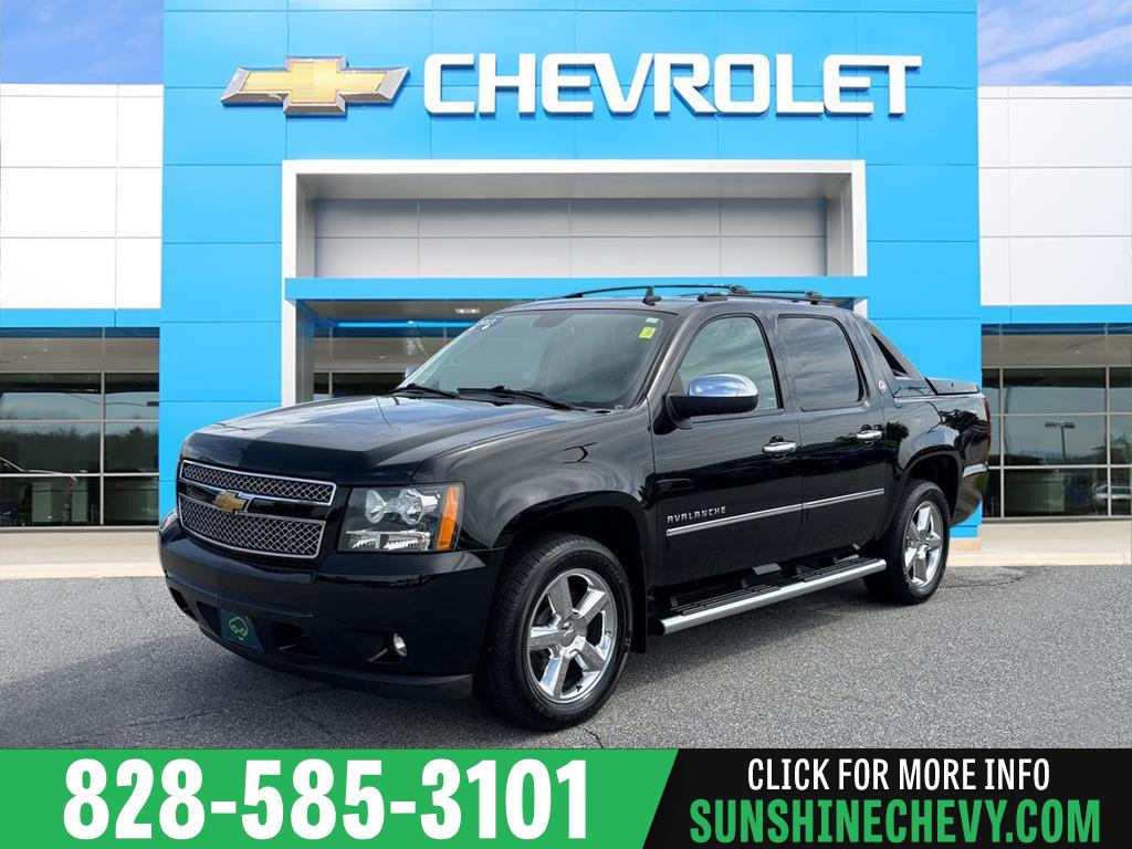 Black 2013 Chevrolet Avalanche Pickup Truck Four-Wheel Drive 6-Speed Automatic