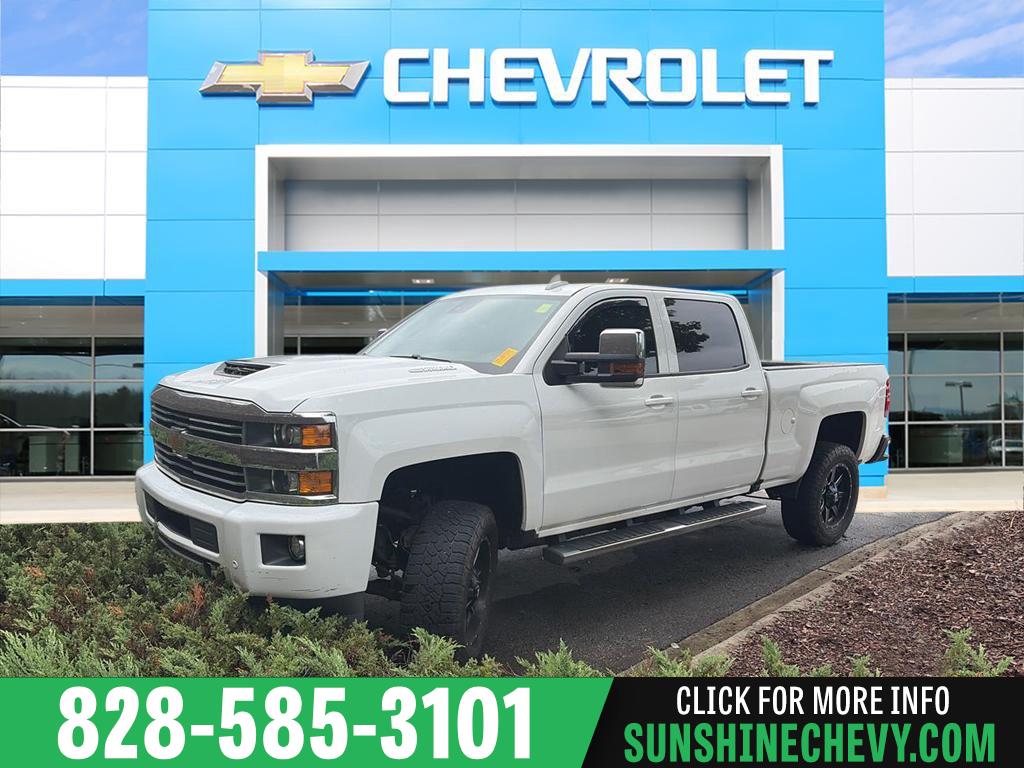Summit White 2017 Chevrolet Silverado 2500HD Pickup Truck Four-Wheel Drive 6-Speed Automatic