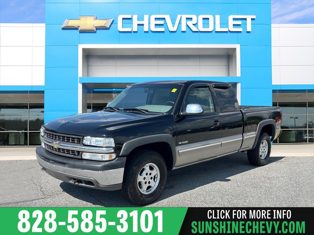 Black 2000 Chevrolet Silverado 1500 Pickup Truck Four-Wheel Drive 4-Speed Automatic Overdrive