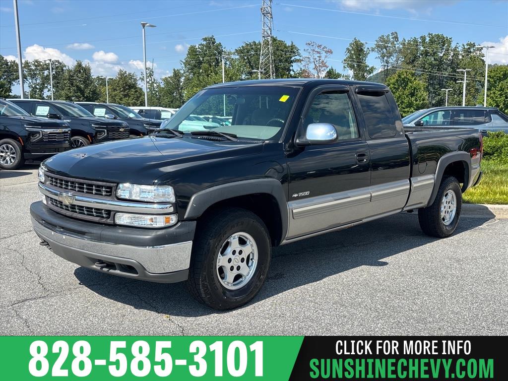 Black 2000 Chevrolet Silverado 1500 Pickup Truck Four-Wheel Drive 4-Speed Automatic Overdrive