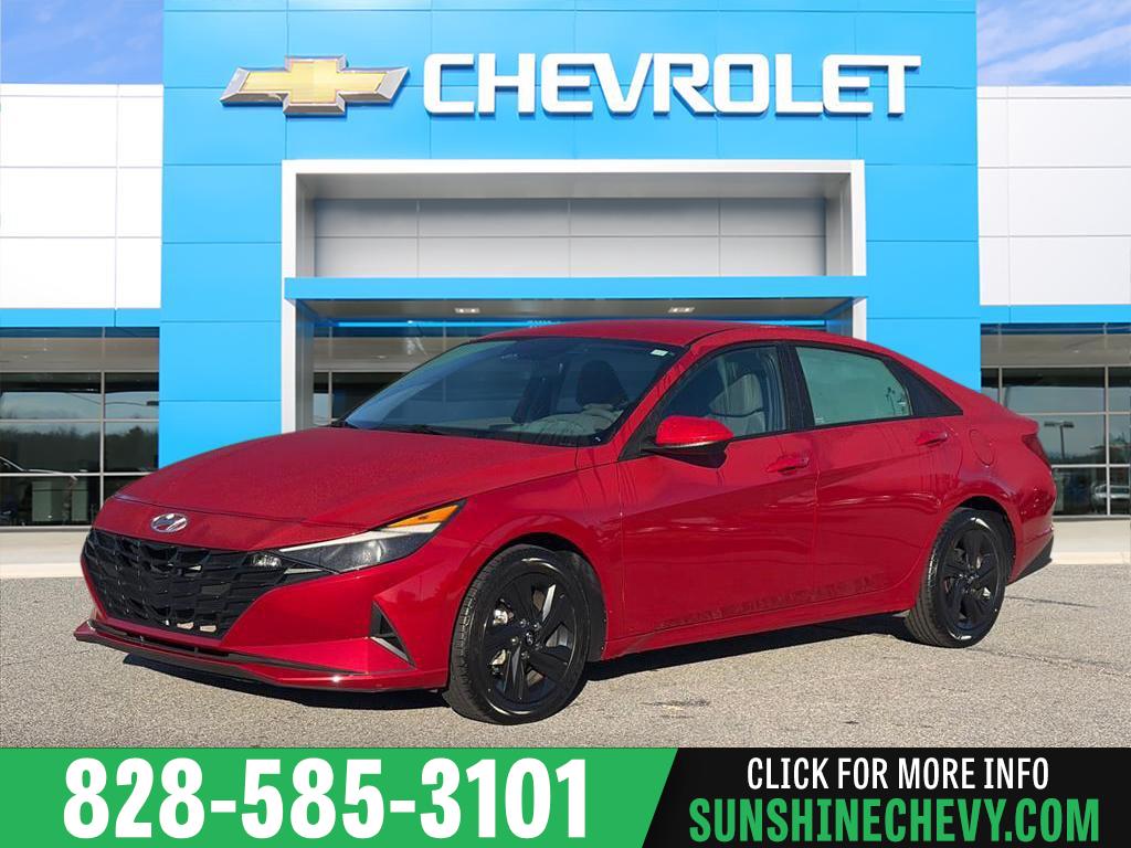 2022 Hyundai Elantra SEL FWD