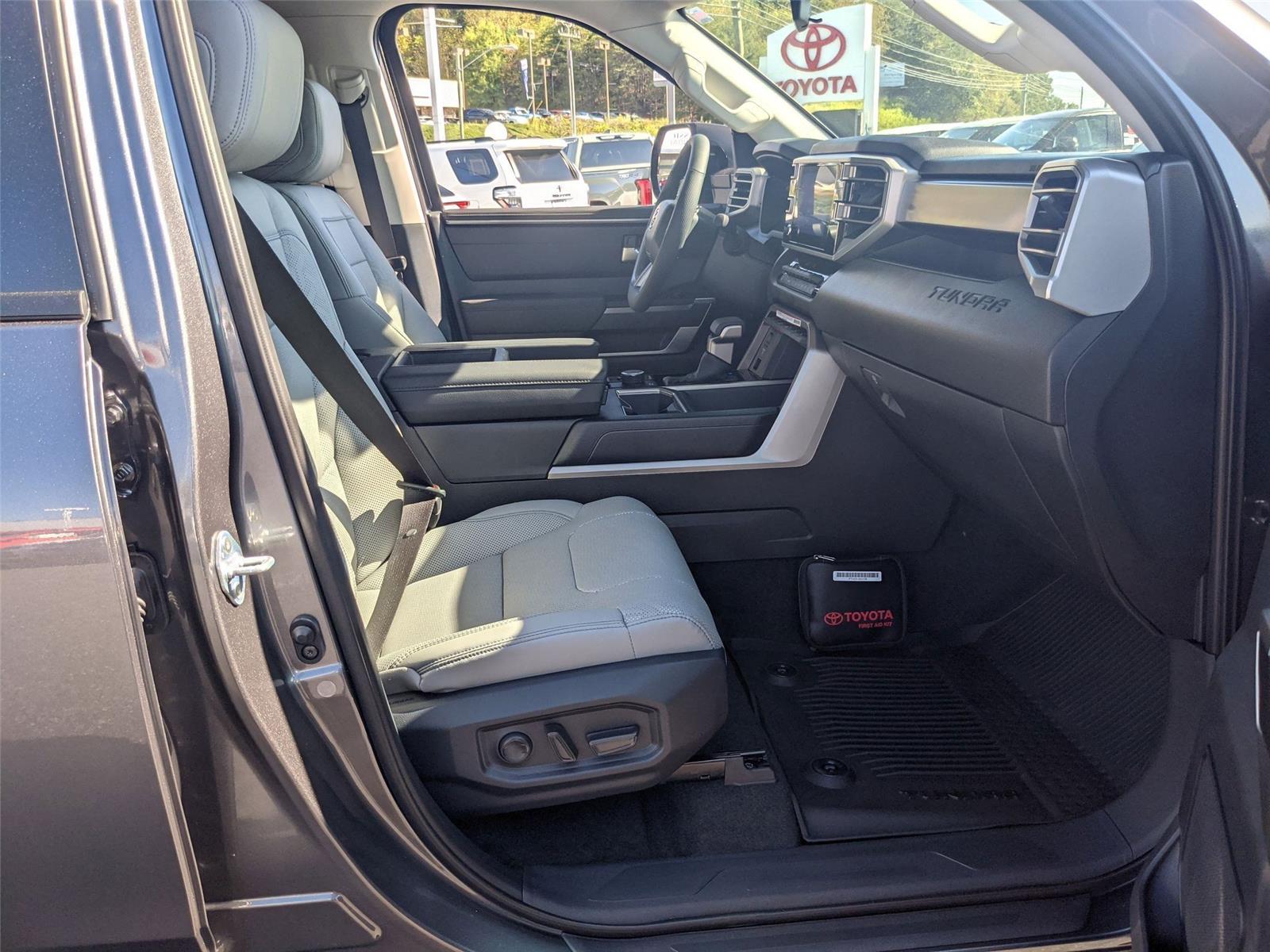 2024 Toyota Tundra SR5 - Photo 32