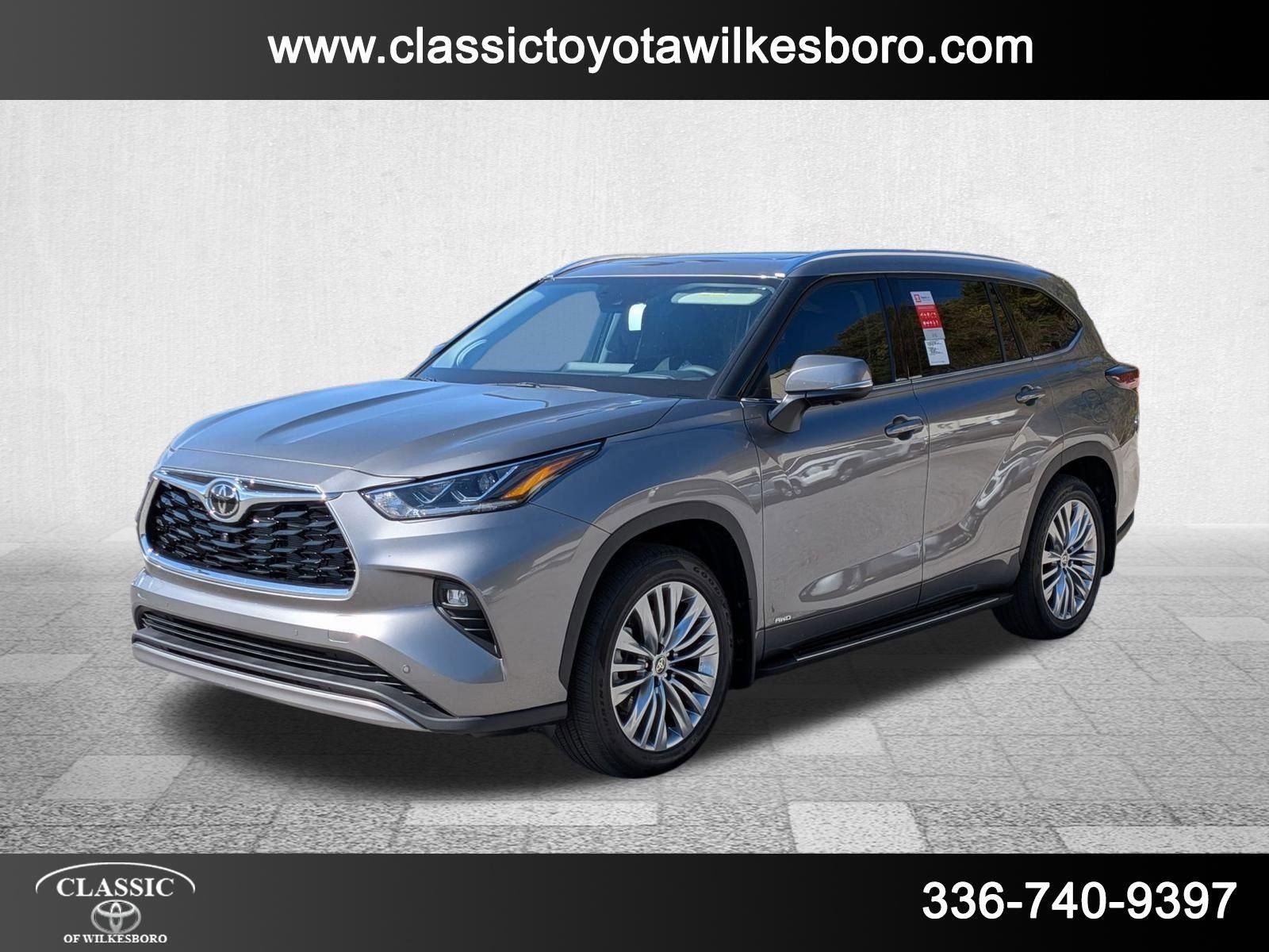 2025 Toyota Highlander Platinum's photo