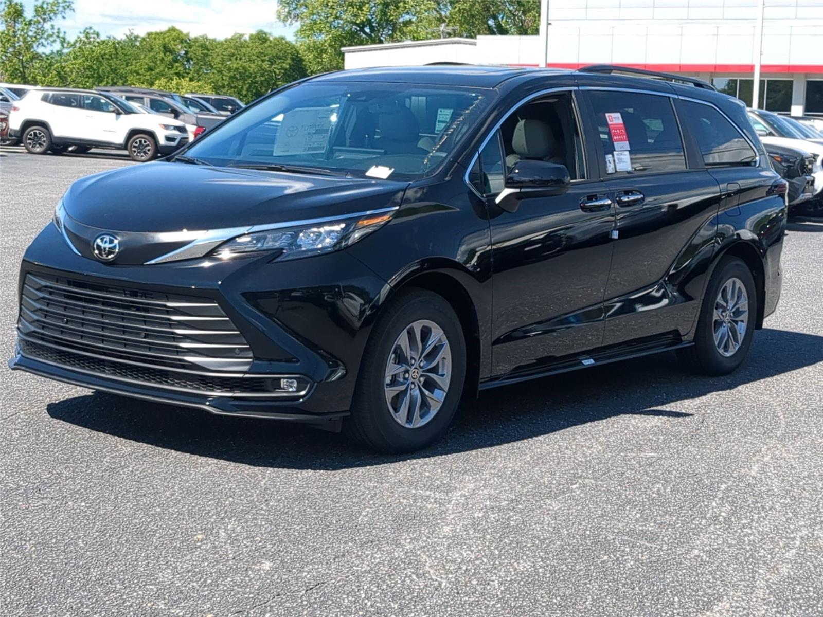 Midnight Black Metallic 2026 Toyota Sienna XLE 7-Passenger FWD Minivan Front-Wheel Drive Continuously Variable Transmission