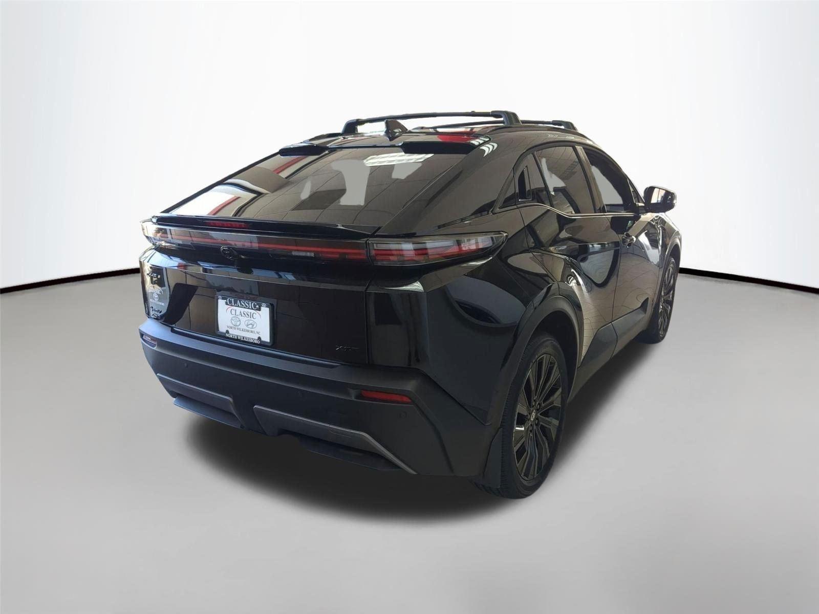 View vehicle photo 5