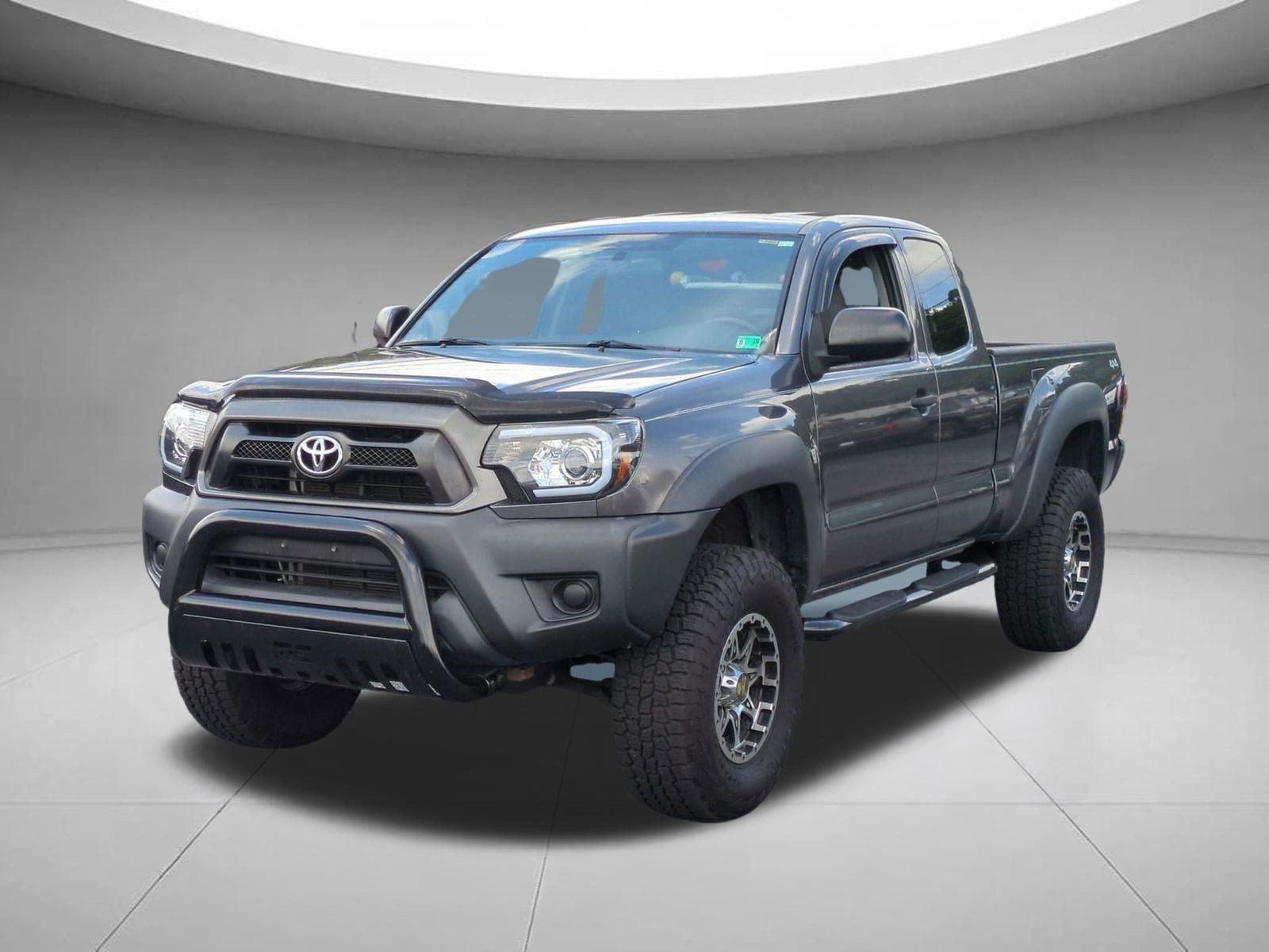 Magnetic Gray Metallic 2015 Toyota Tacoma Access Cab i4 4WD Pickup Truck Four-Wheel Drive Manual