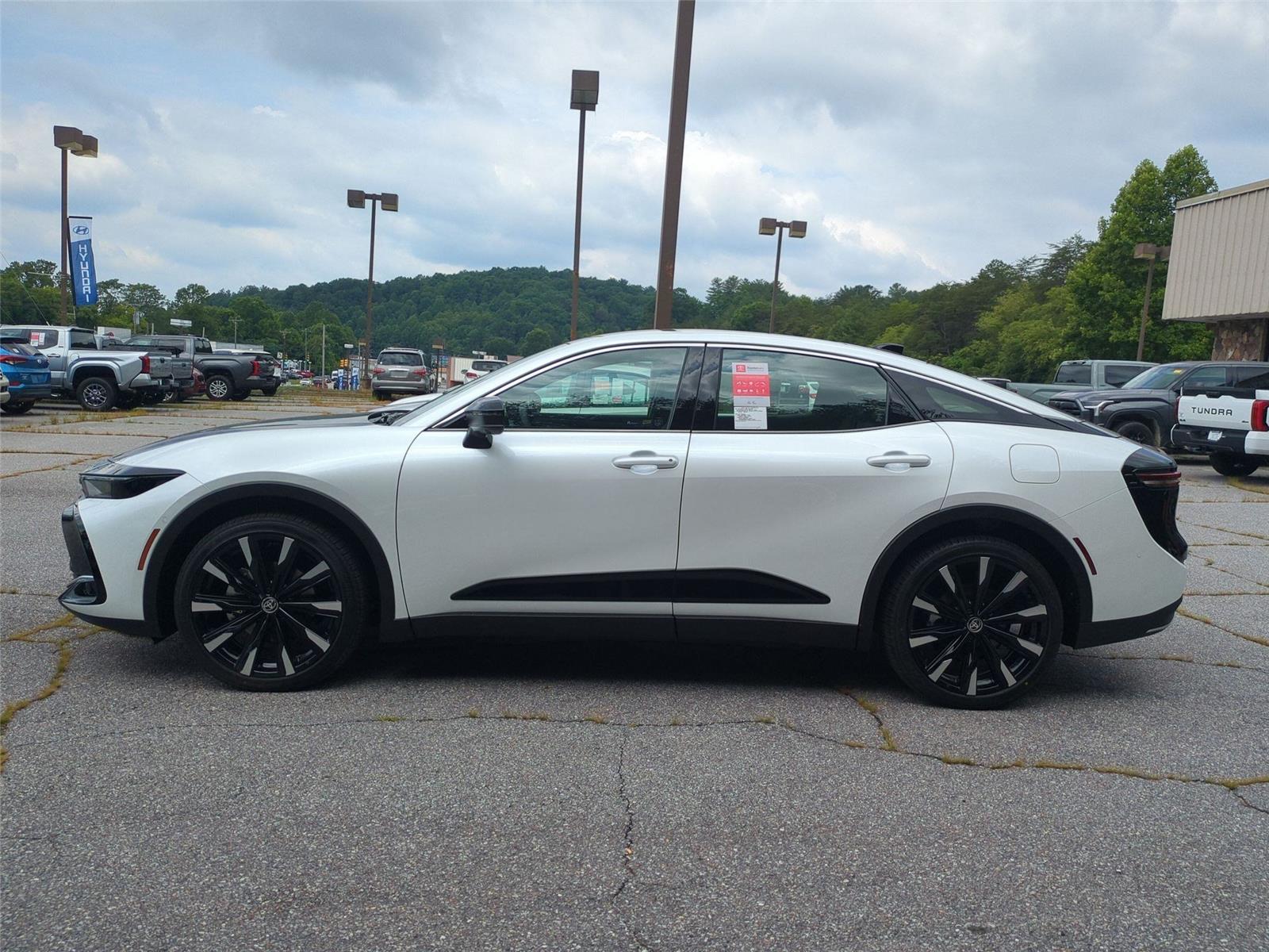 New 2026 Oxygen White Toyota Platinum image 2