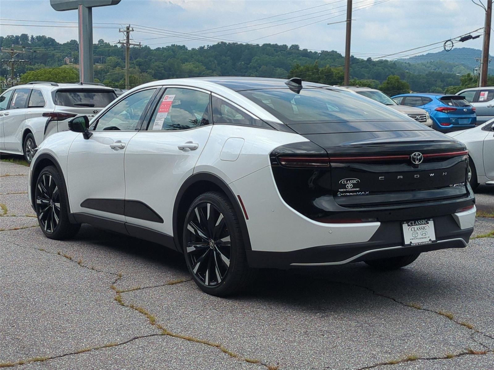 New 2026 Oxygen White Toyota Platinum image 3
