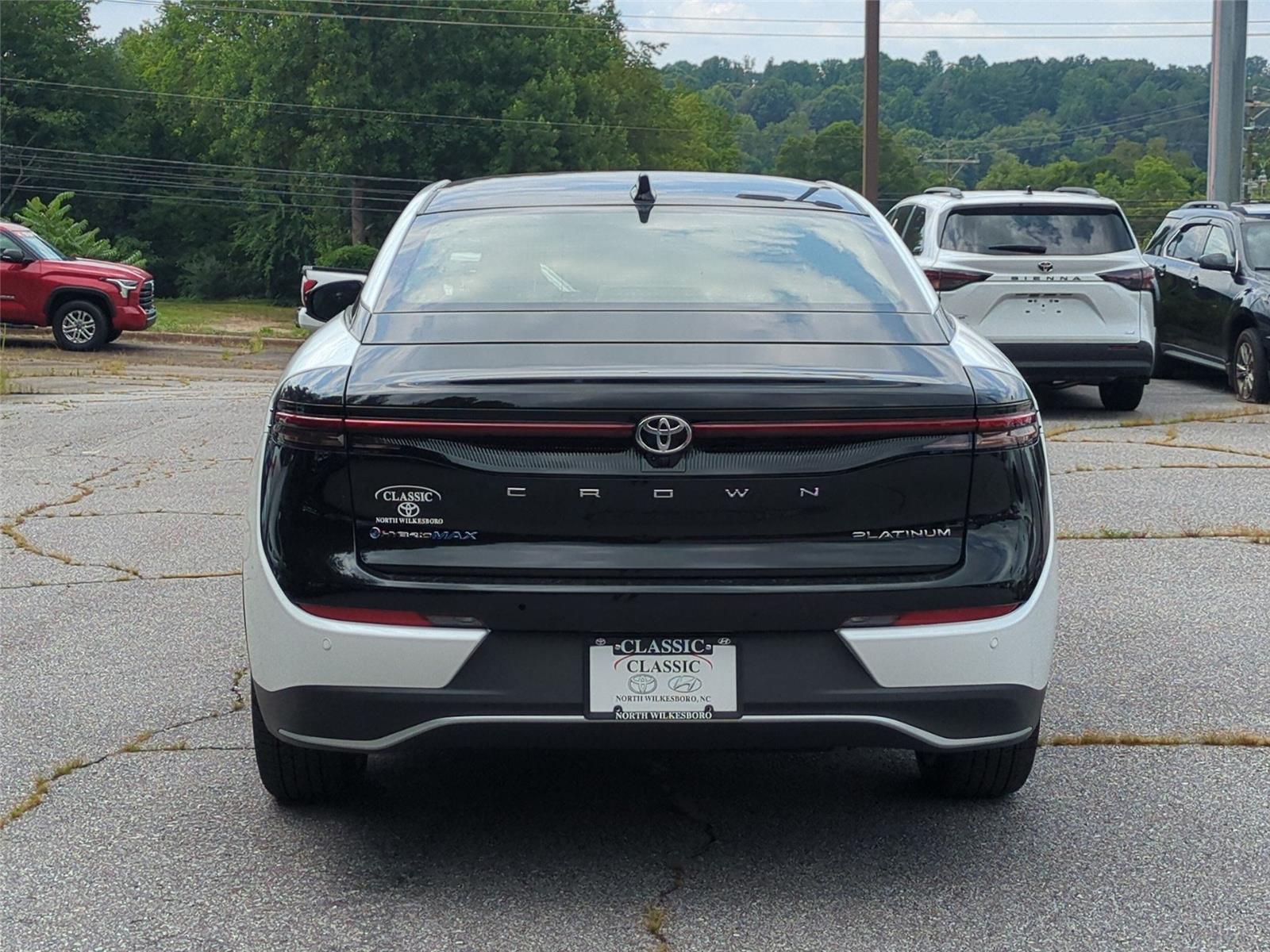 New 2026 Oxygen White Toyota Platinum image 4