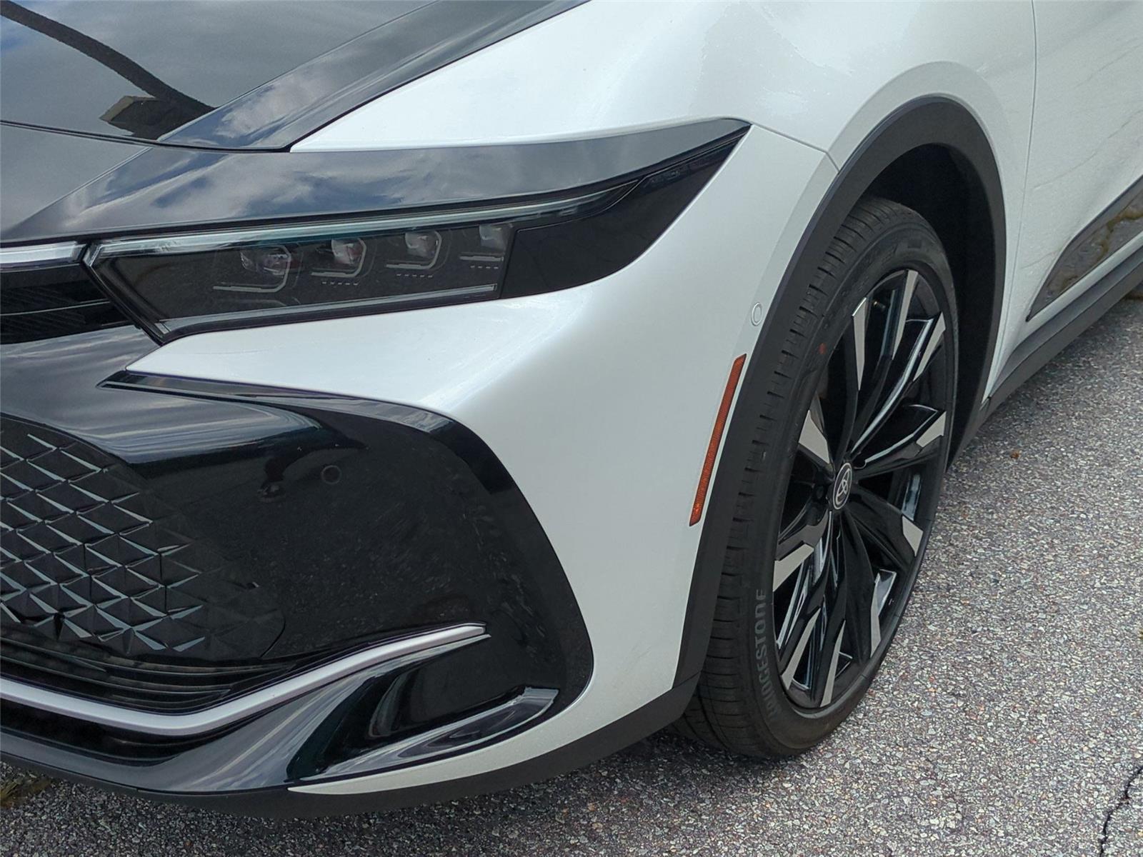 New 2026 Oxygen White Toyota Platinum image 9