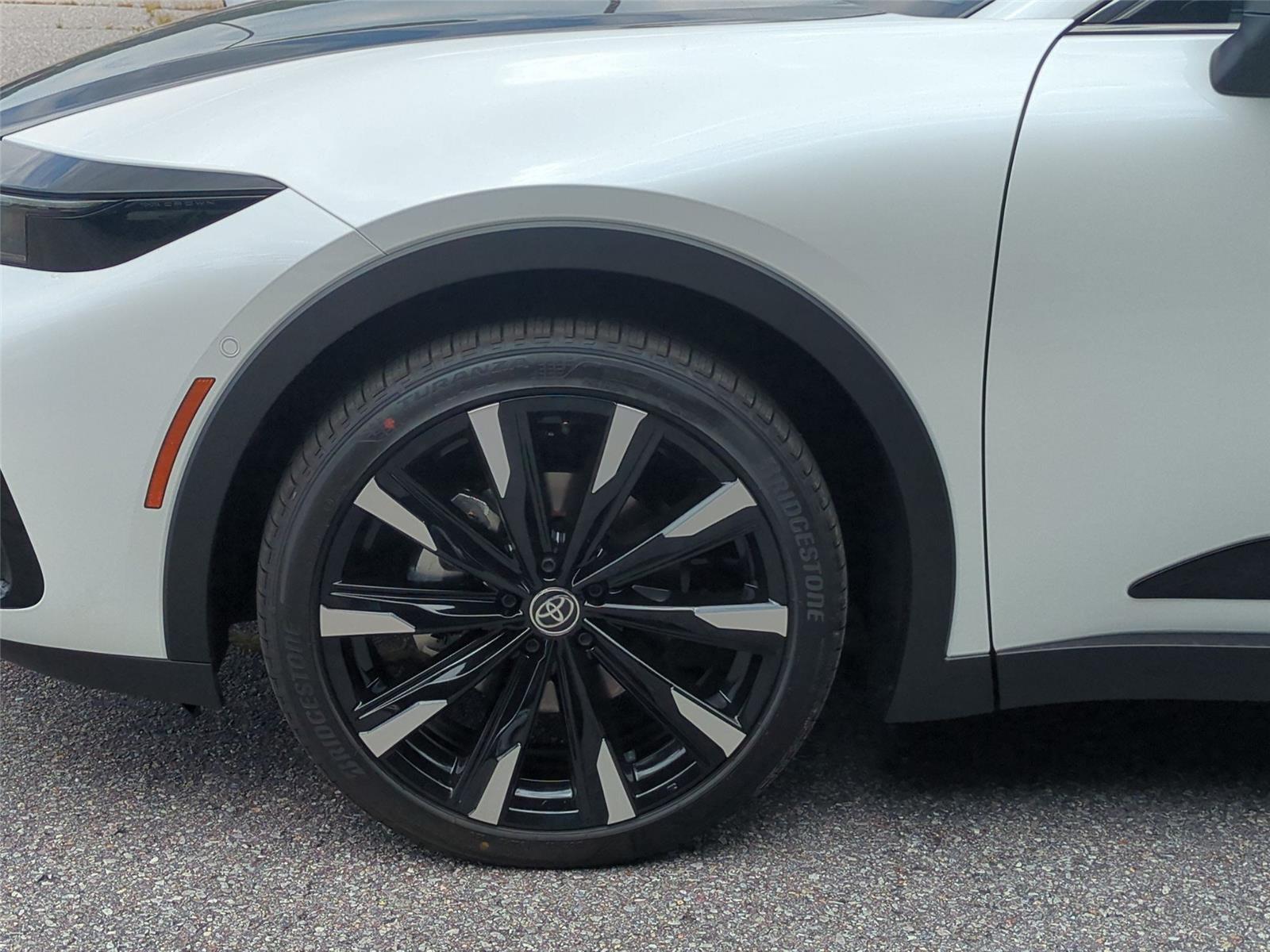 New 2026 Oxygen White Toyota Platinum image 10