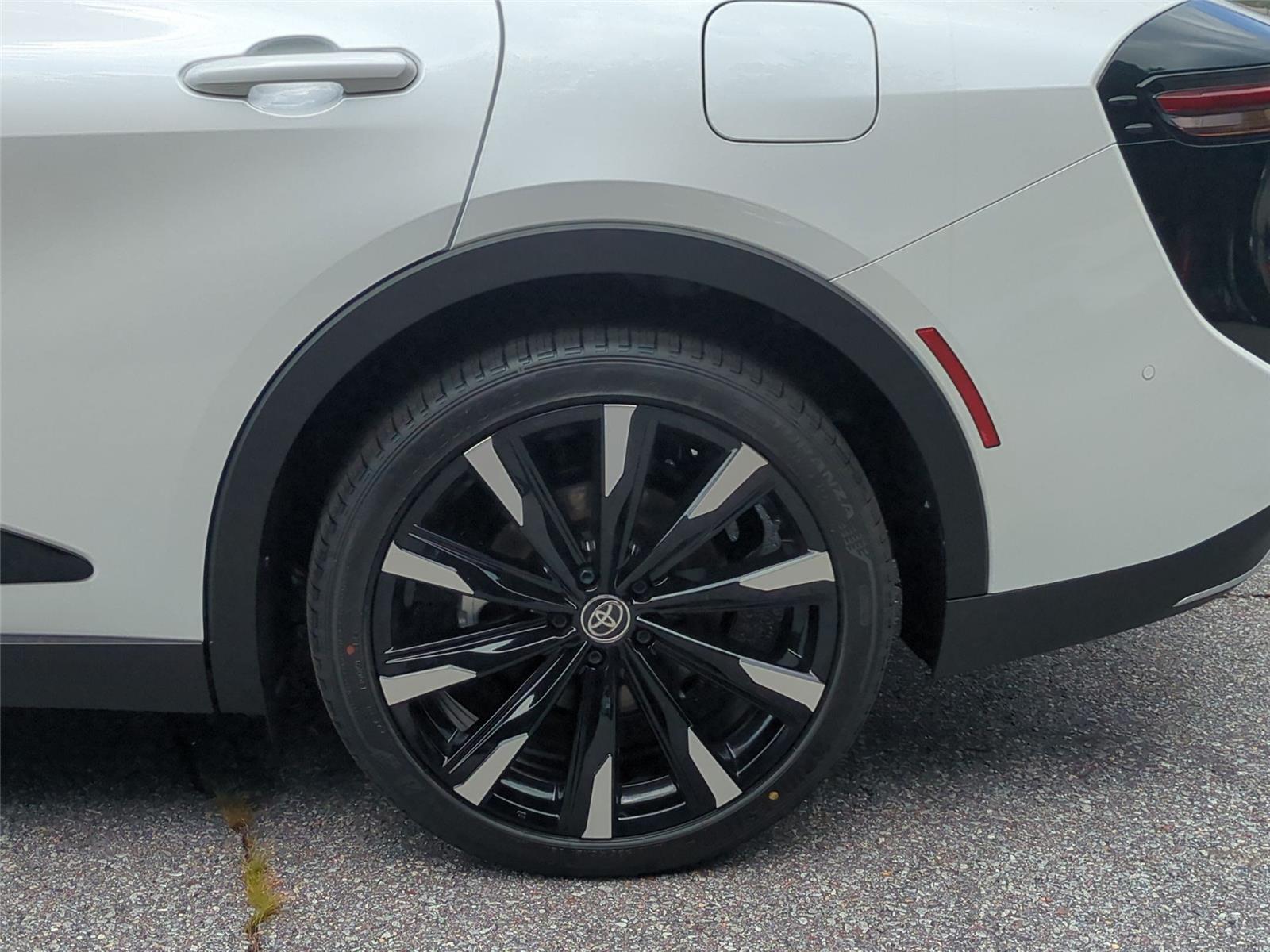 New 2026 Oxygen White Toyota Platinum image 11