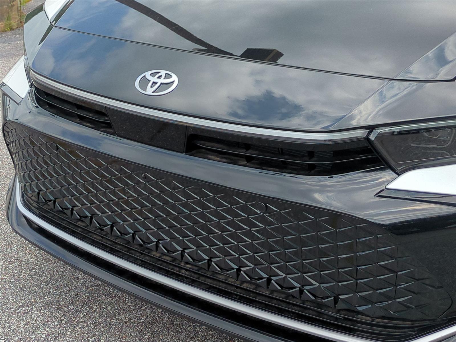 New 2026 Oxygen White Toyota Platinum image 13
