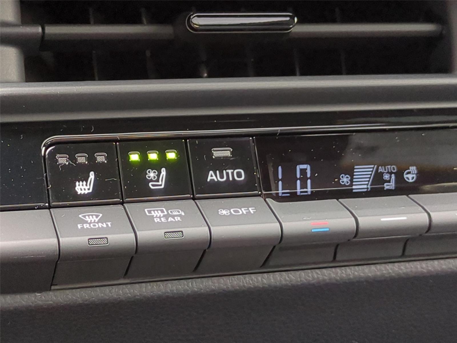 New 2026 Oxygen White Toyota Platinum image 26