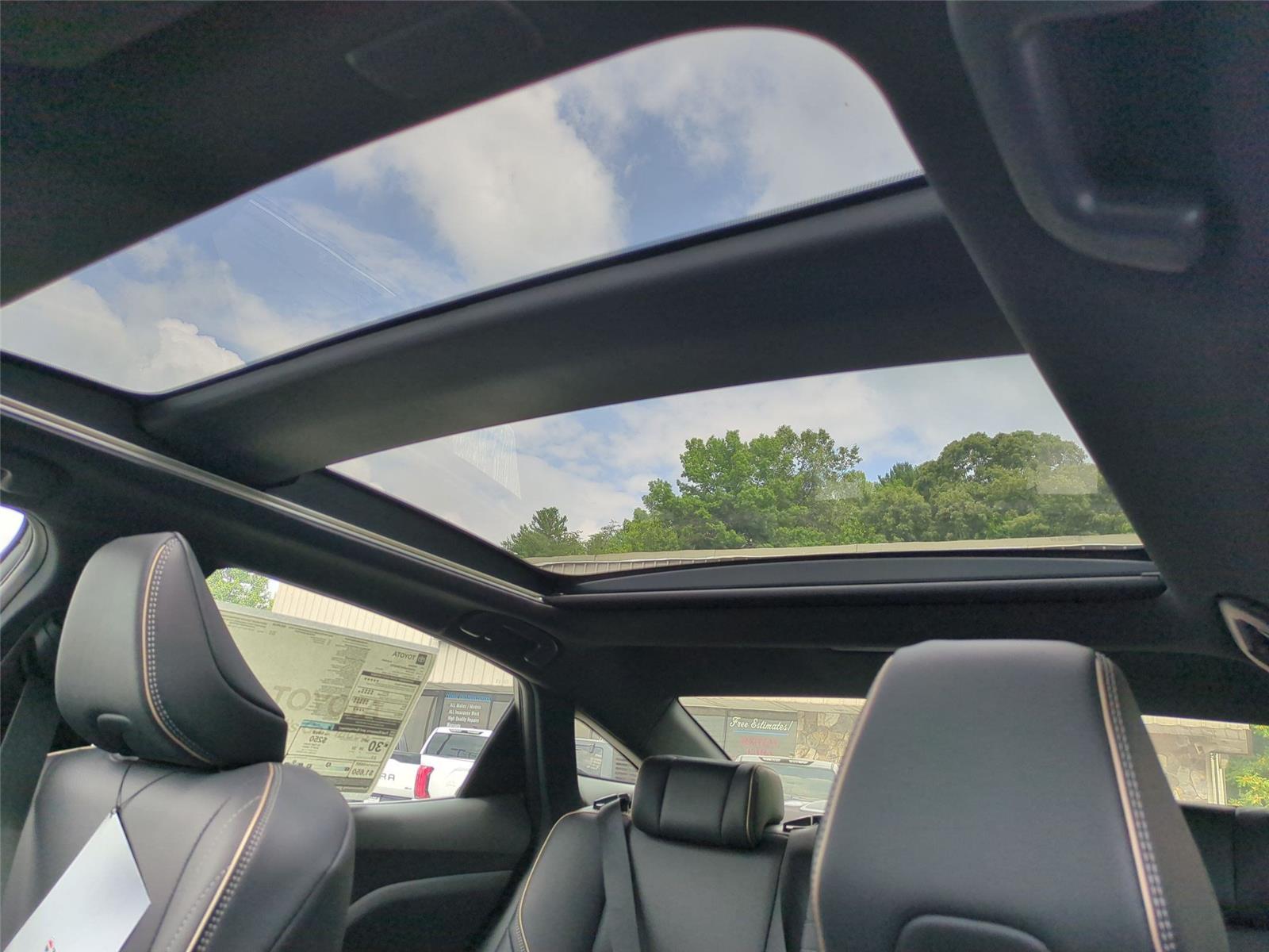 New 2026 Oxygen White Toyota Platinum image 29