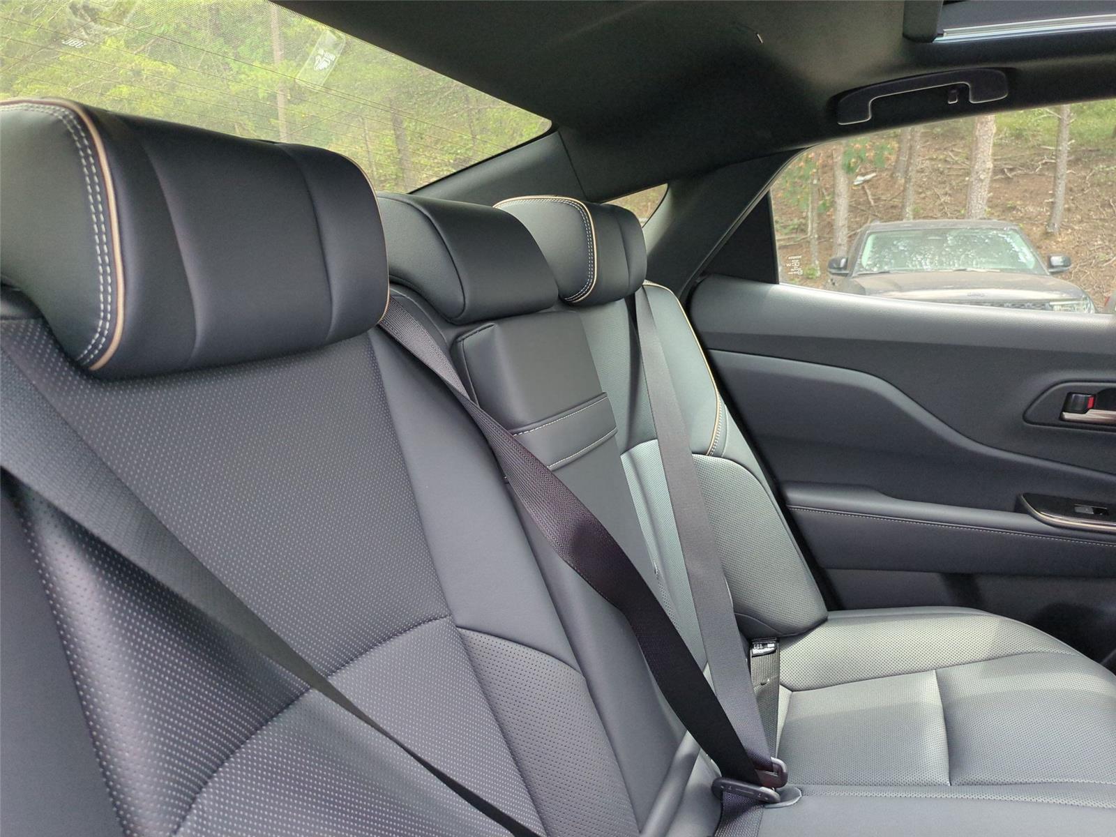 New 2026 Oxygen White Toyota Platinum image 33