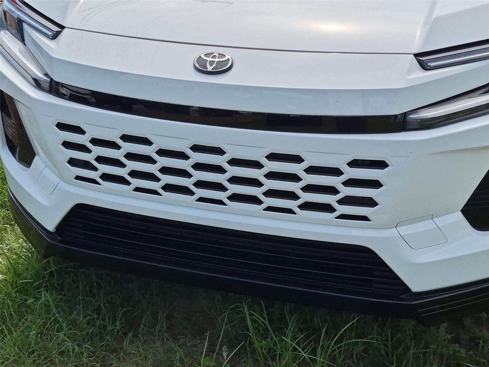 New 2026 Ice Cap Toyota SE image 13