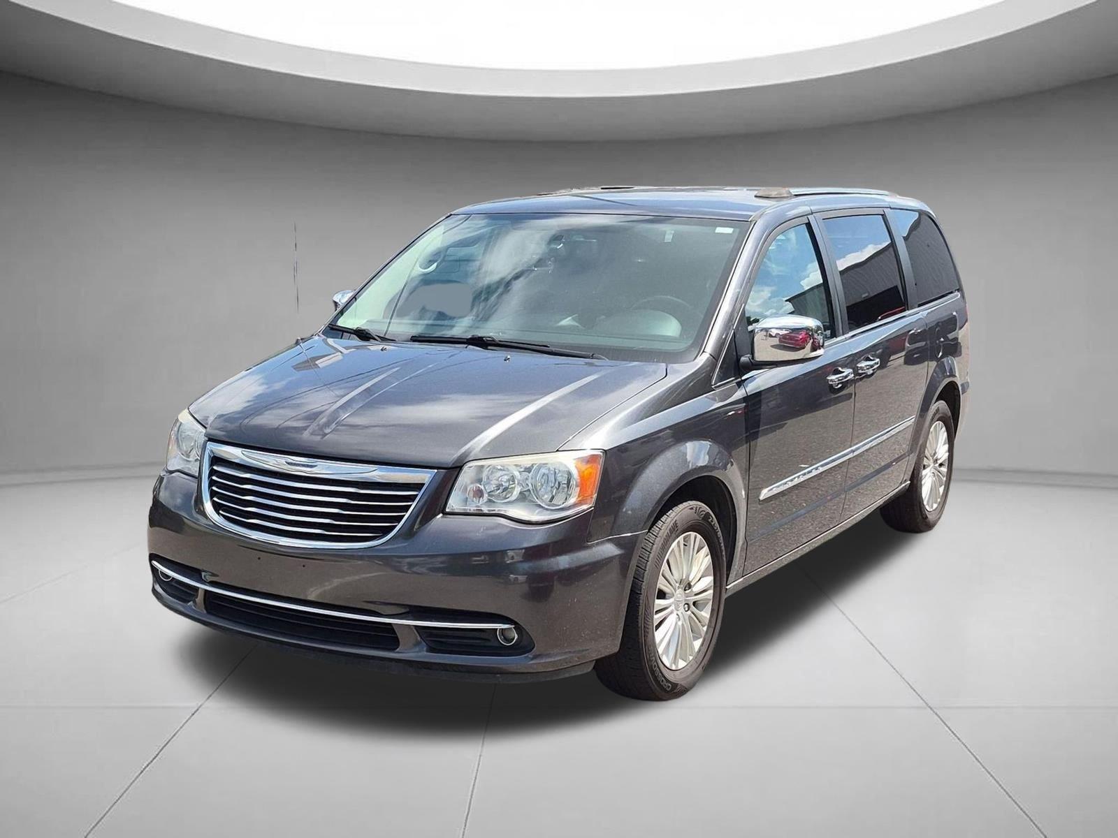 2016 Chrysler Town & Country Limited FWD   