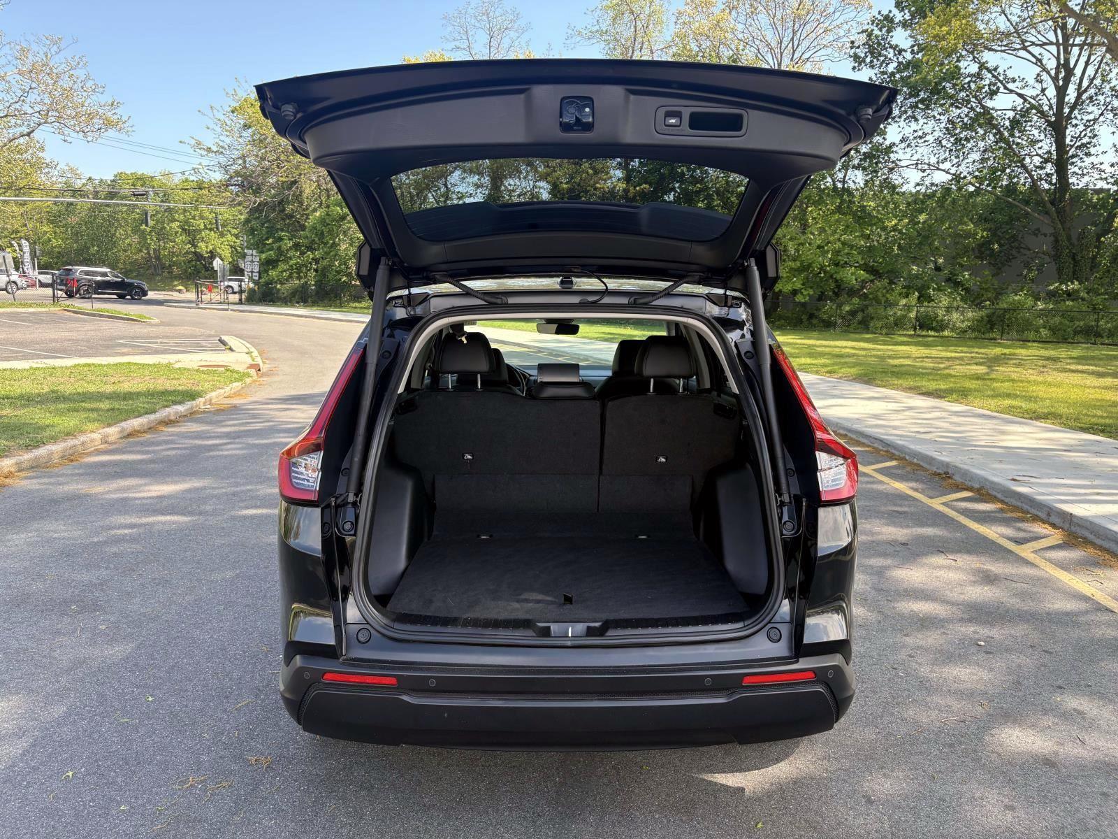 View vehicle photo 7