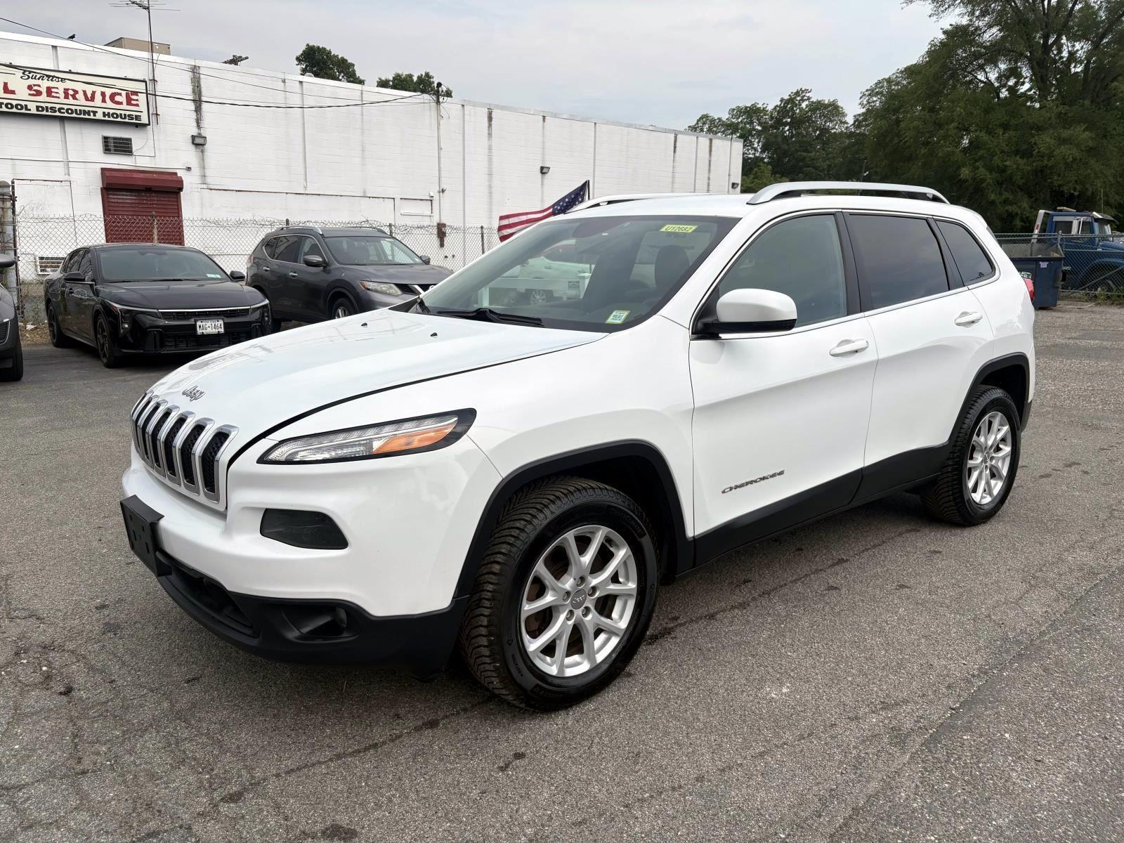 Bright White Clearcoat 2017 Jeep Cherokee Latitude 4WD SUV / Crossover Four-Wheel Drive 9-Speed Automatic