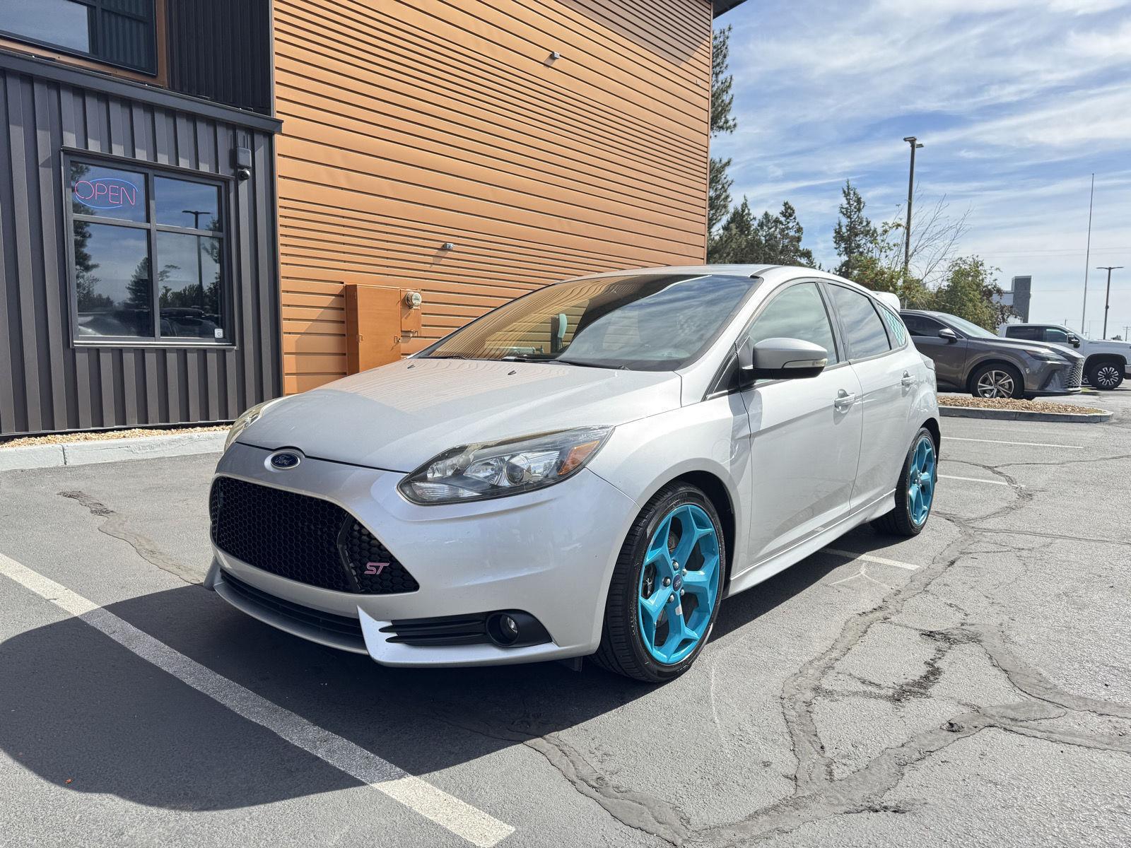 Ingot Silver Metallic 2013 Ford Focus Hatchback Front-Wheel Drive 6-Speed Manual