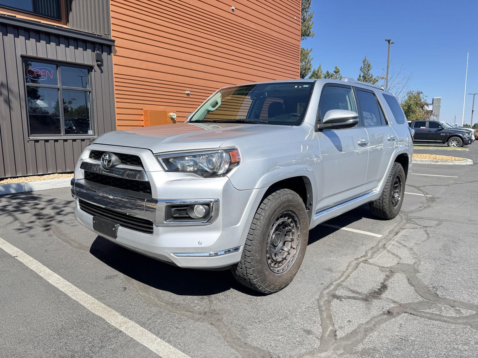 Classic Silver Metallic 2018 Toyota 4Runner SUV / Crossover All-Wheel Drive 5-Speed Automatic Overdrive