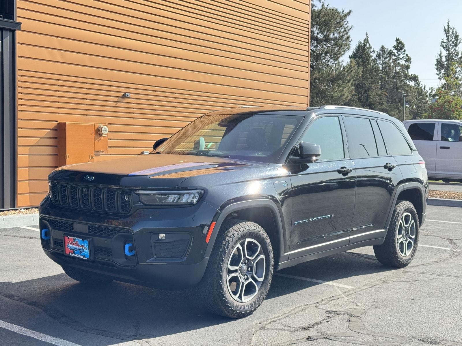 Diamond Black Crystal Pearlcoat 2022 Jeep Grand Cherokee 4xe SUV / Crossover Four-Wheel Drive 8-Speed Automatic