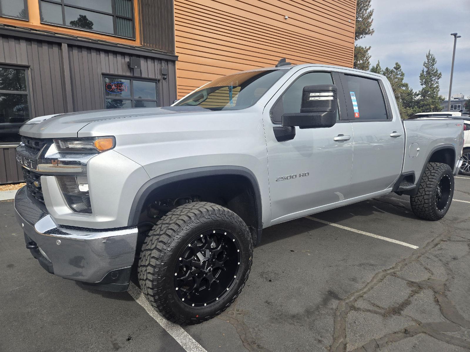 Silver Ice Metallic 2022 Chevrolet Silverado 2500HD Pickup Truck Four-Wheel Drive 6-Speed Automatic