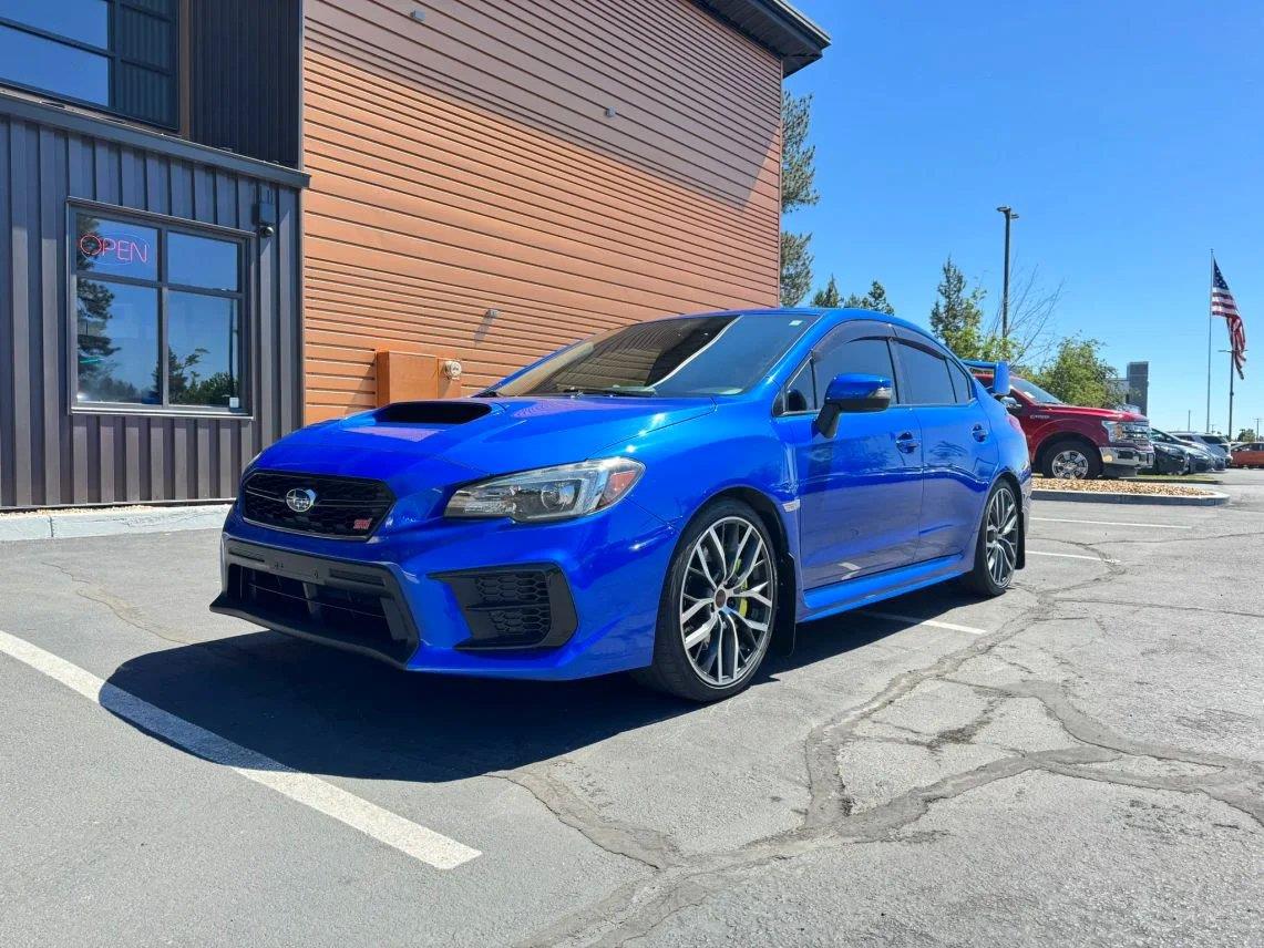 2020 Subaru WRX STI Azul (WR Blue Pearl) Sedán Tracción en las cuatro ruedas 6 velocidades Manual