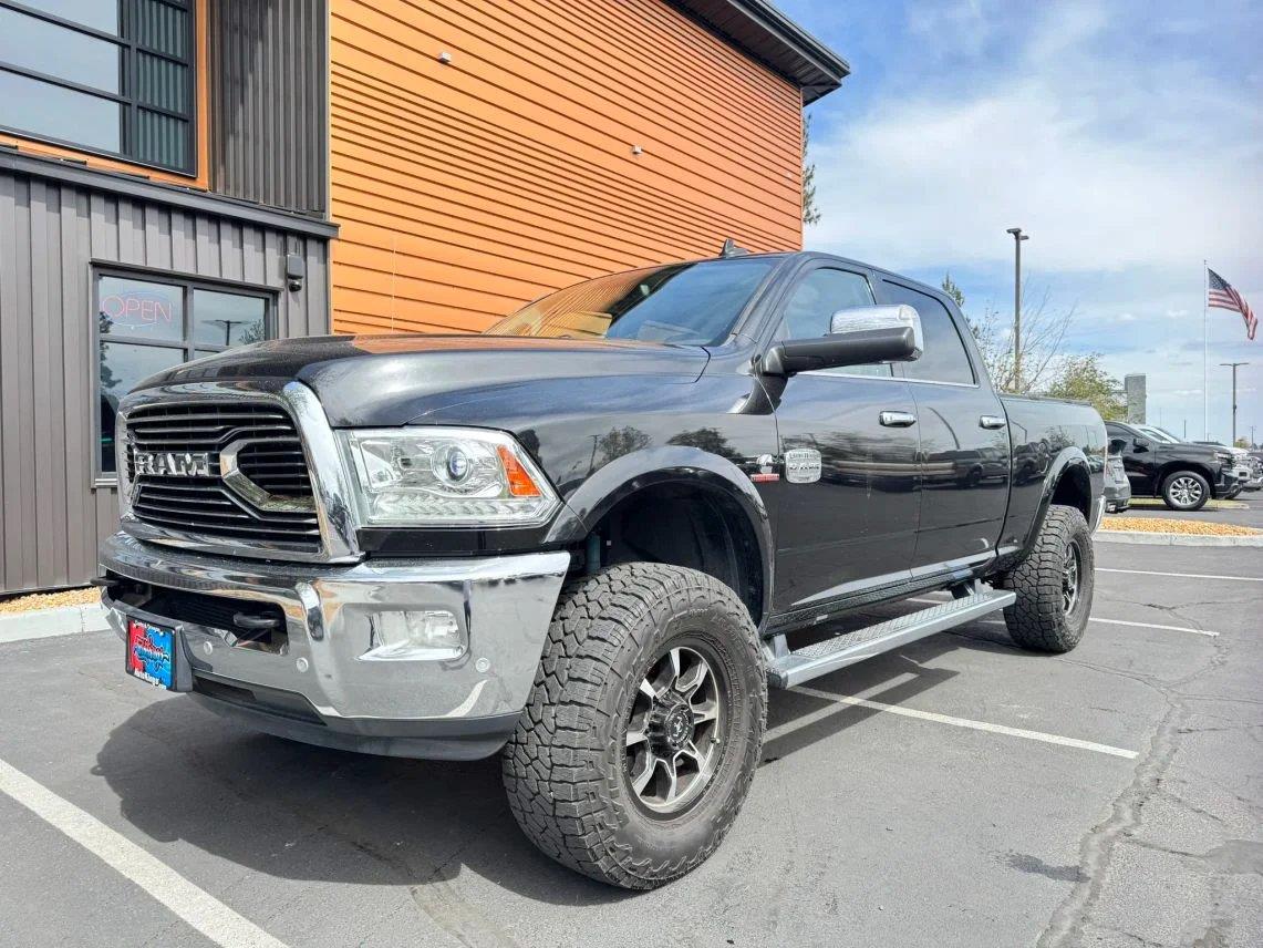 Brilliant Black Crystal Pearlcoat 2018 RAM 2500 Pickup Truck Four-Wheel Drive 6-Speed Automatic
