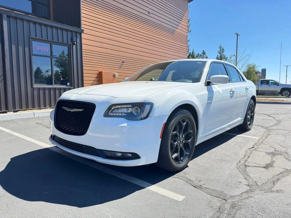 Bright White Clearcoat 2019 Chrysler 300 Sedan All-Wheel Drive 8-Speed Automatic