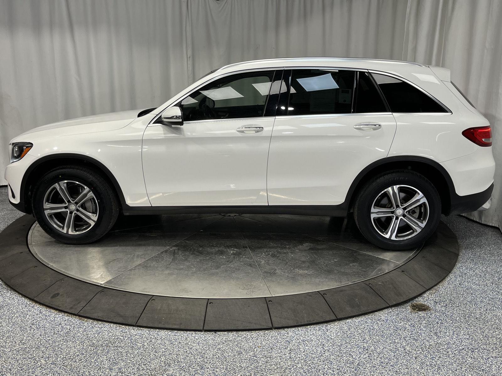 2016 Mercedes Benz GLC 300 photo 4