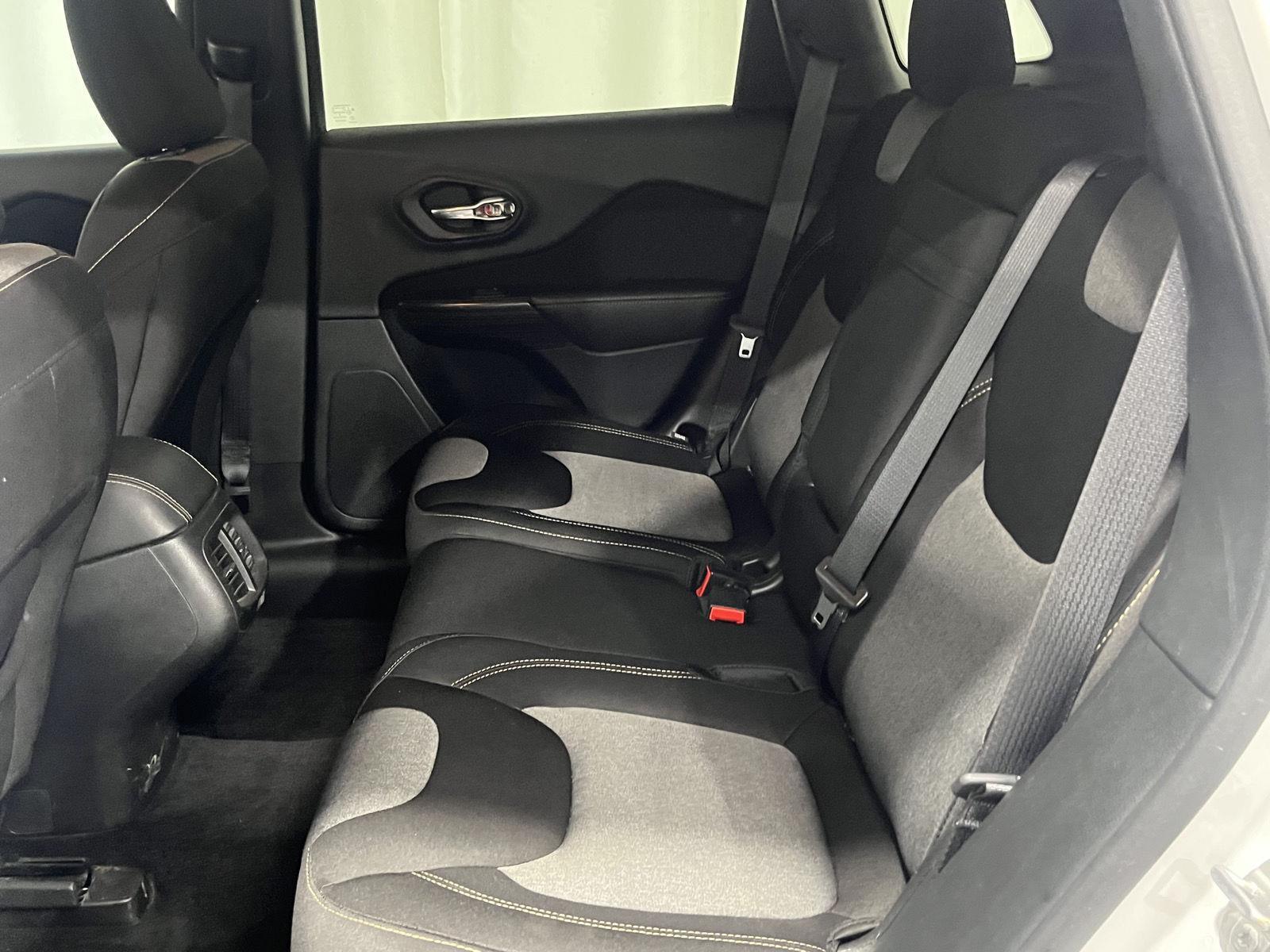 2017 Jeep Cherokee Altitude photo 10