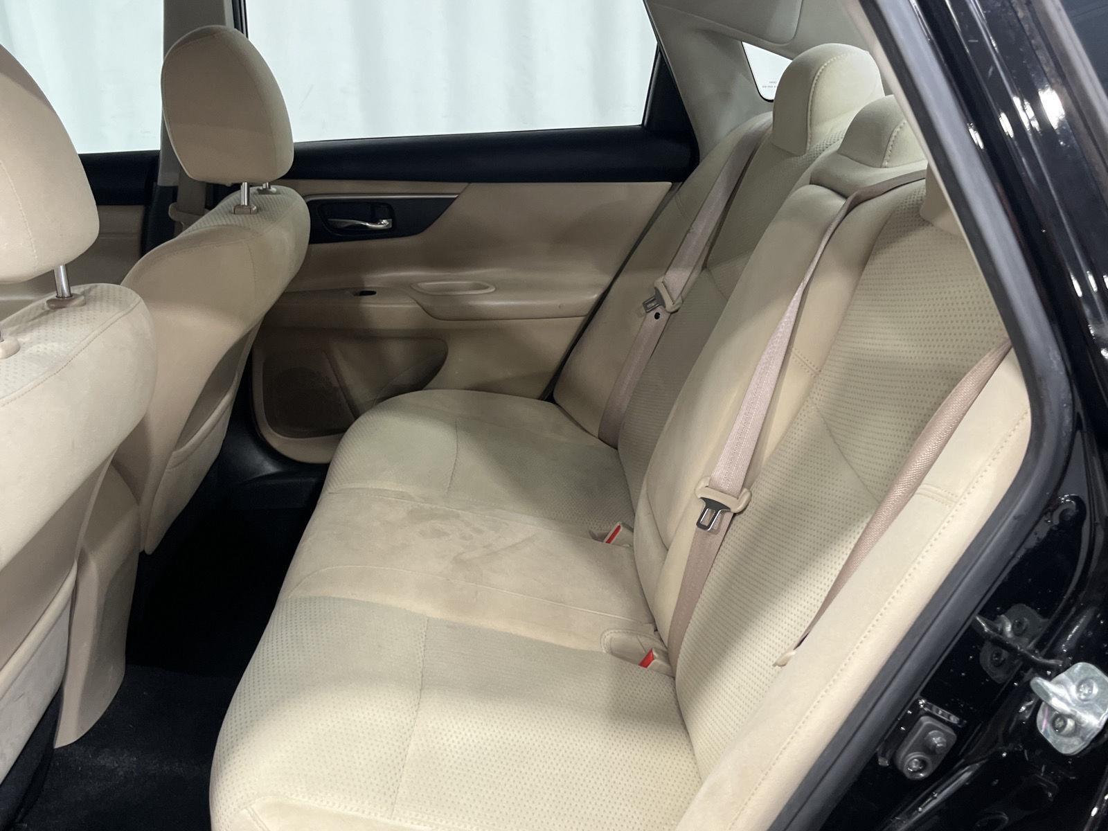 2015 Nissan Altima 2.5 S photo 9