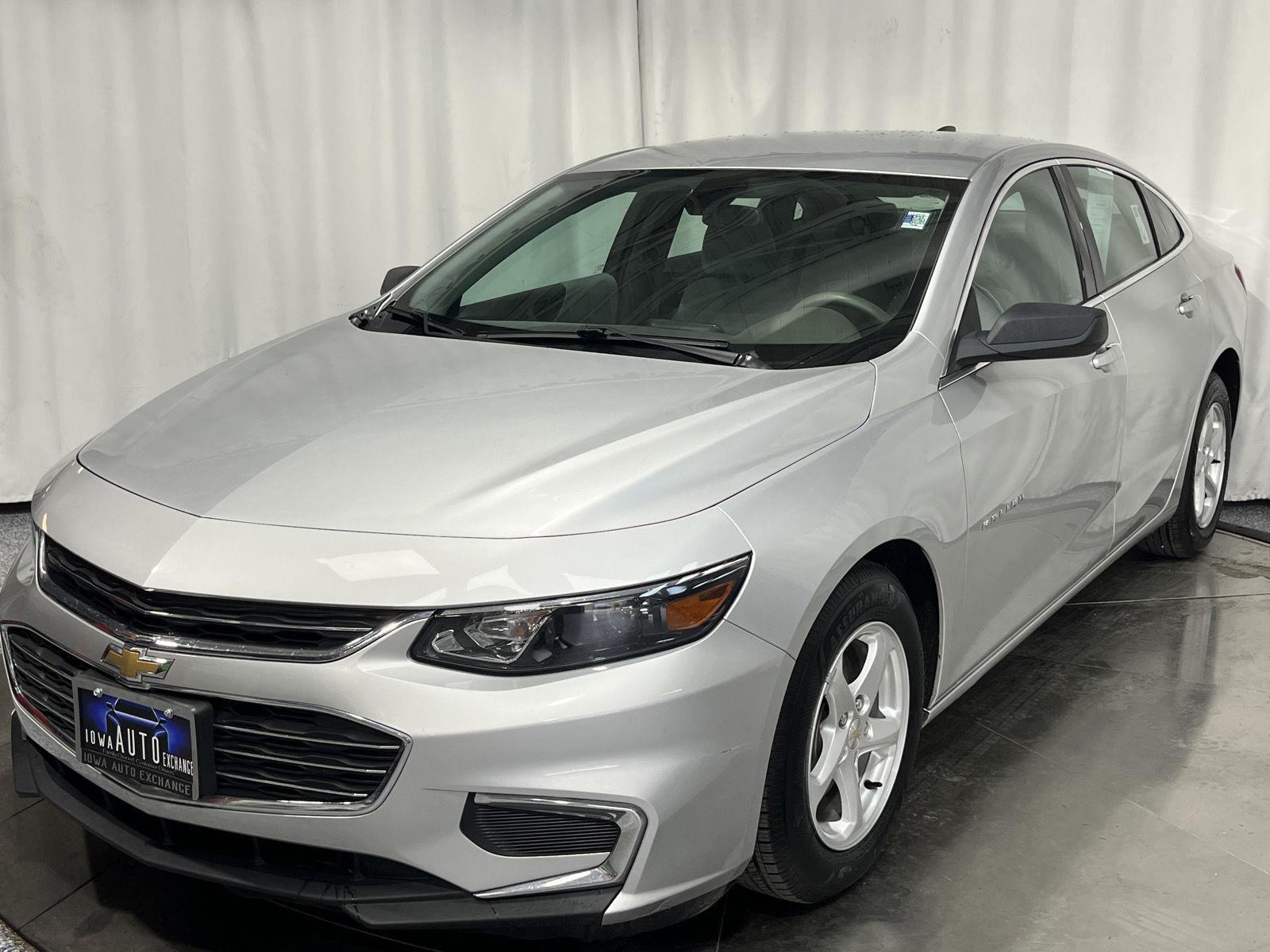 2018 Chevrolet Malibu LS photo 3