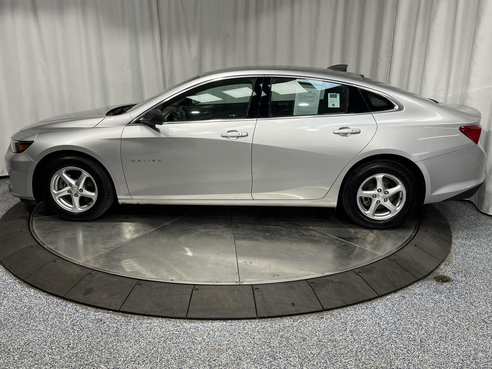 2018 Chevrolet Malibu LS photo 4