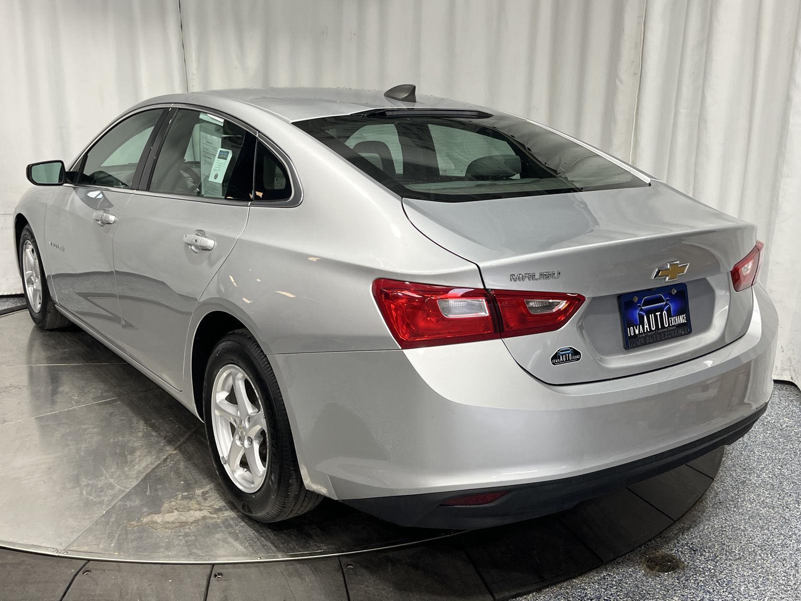 2018 Chevrolet Malibu LS photo 5