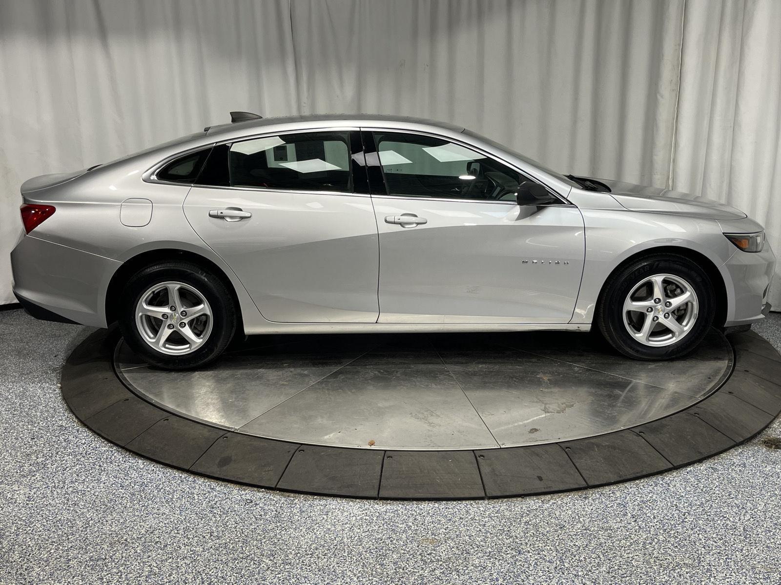 2018 Chevrolet Malibu LS photo 8